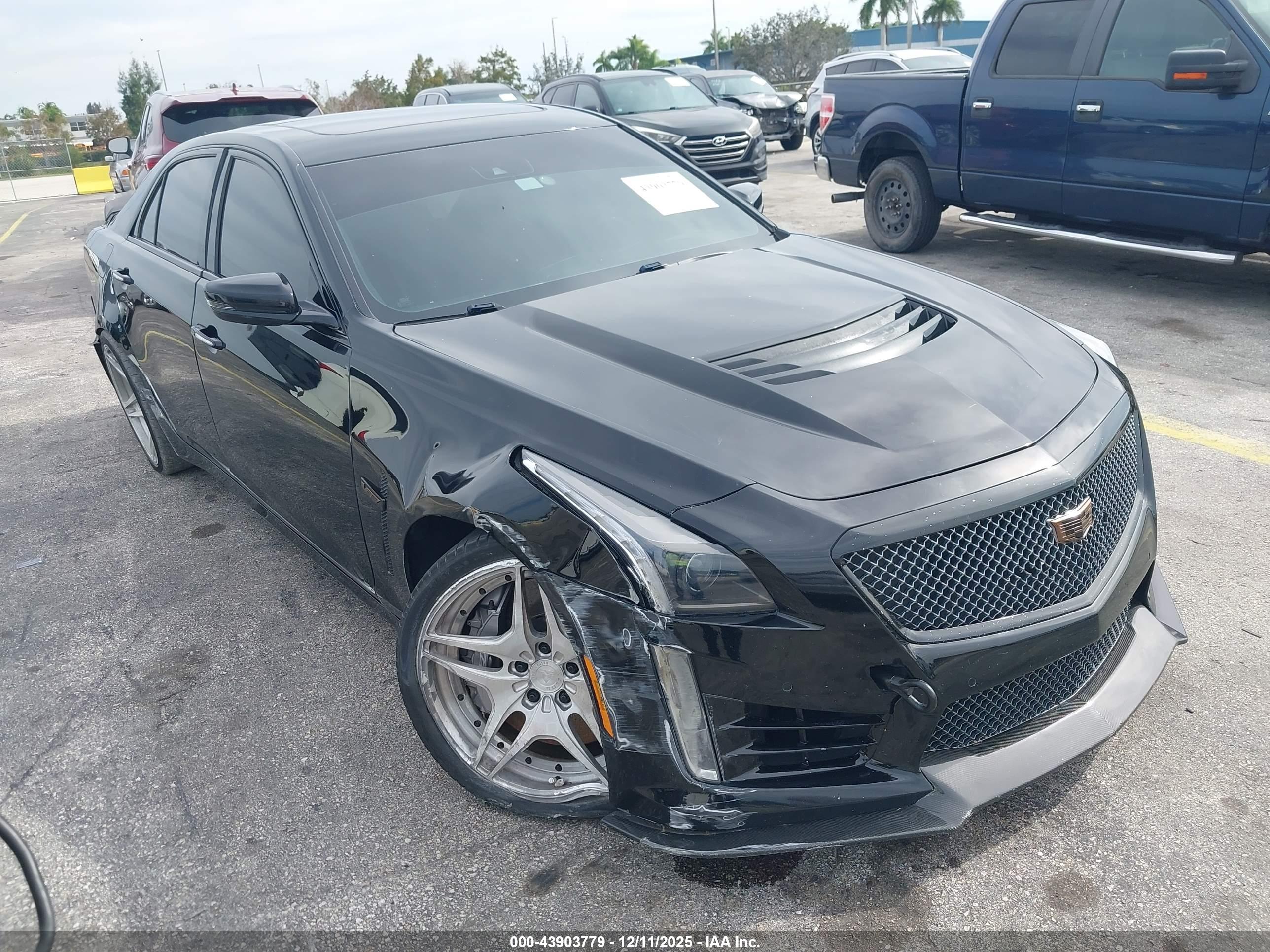 CADILLAC CTS-V image 6