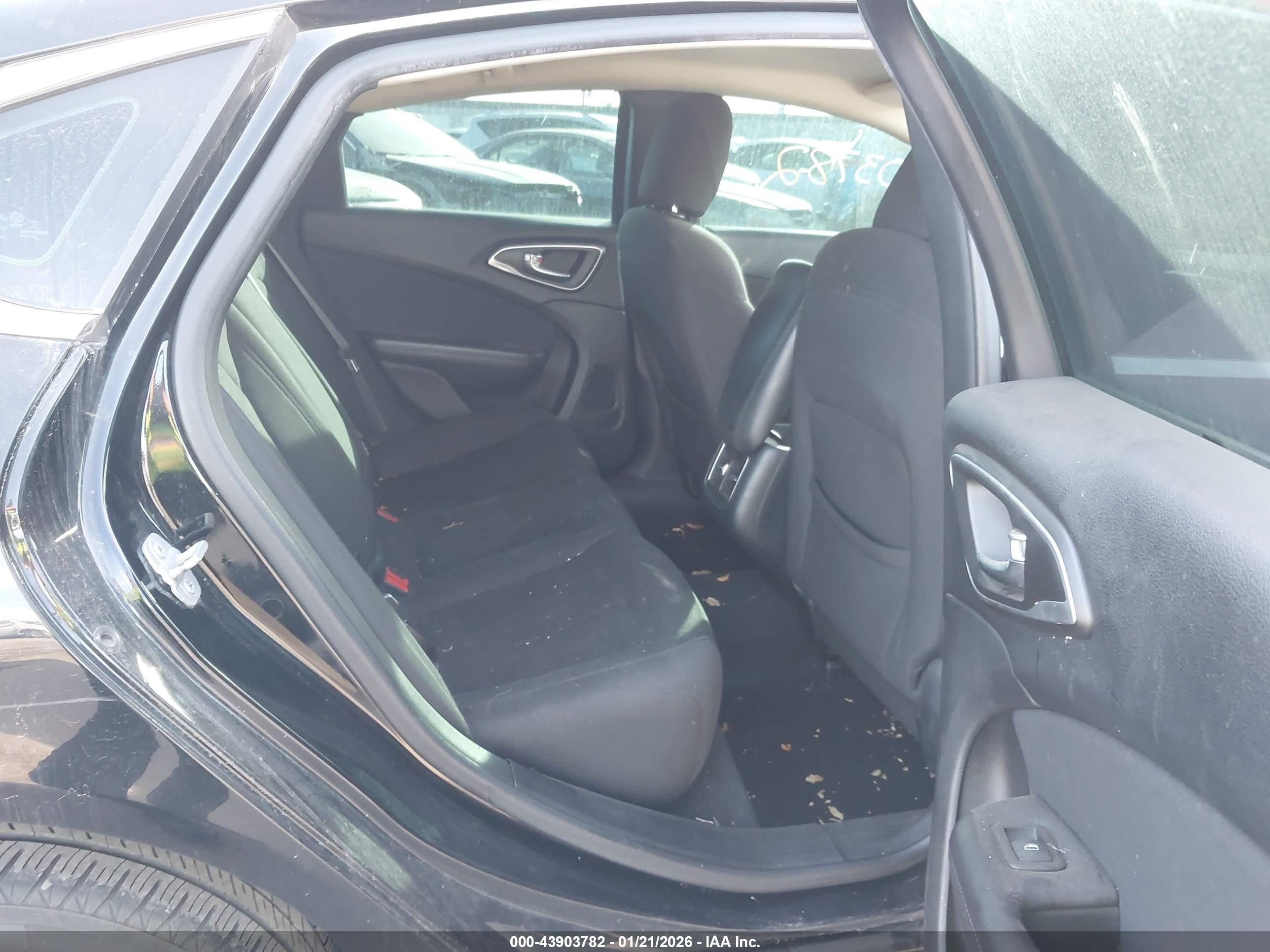 CHRYSLER 200 image 8