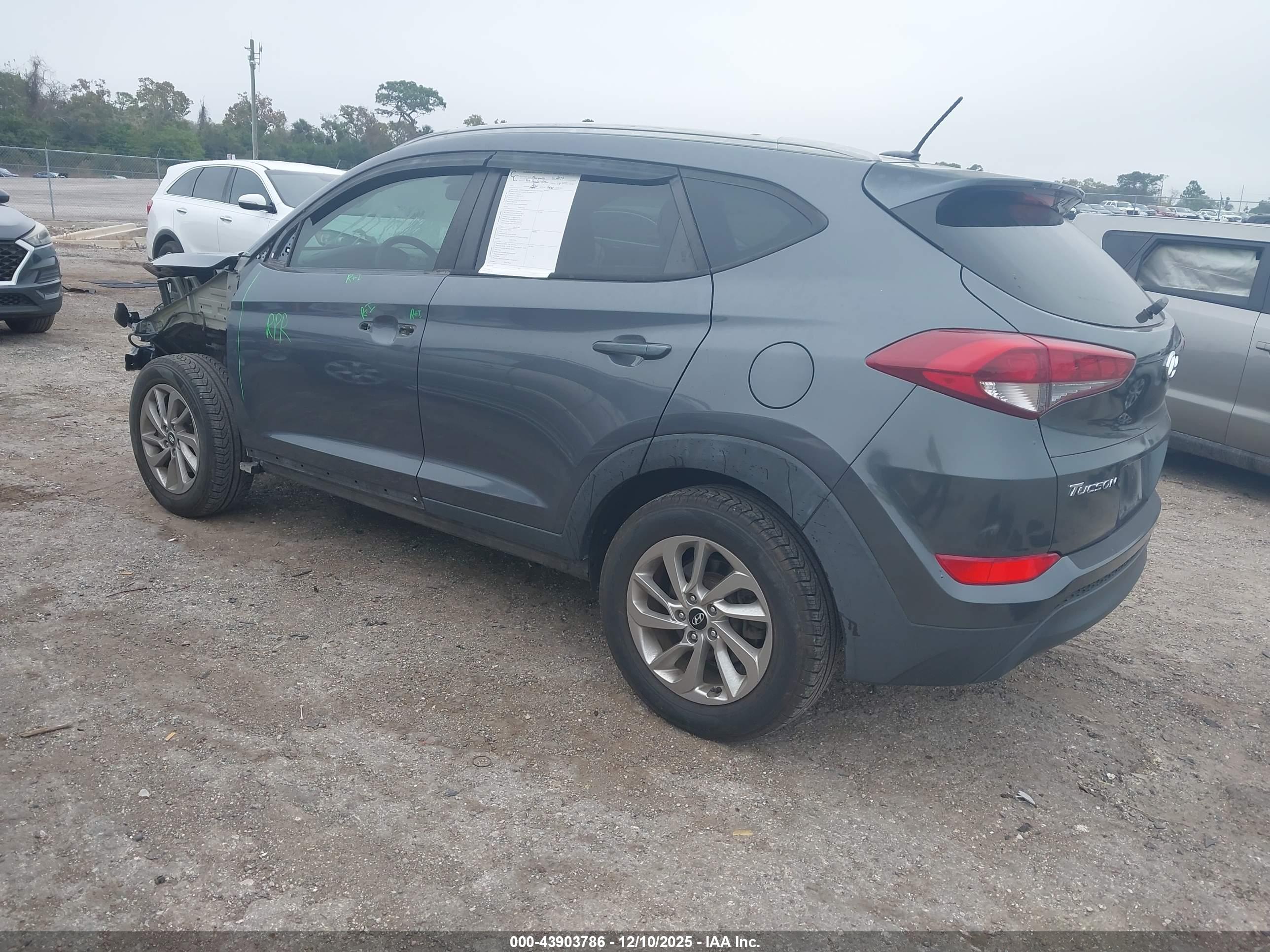 HYUNDAI TUCSON image 3