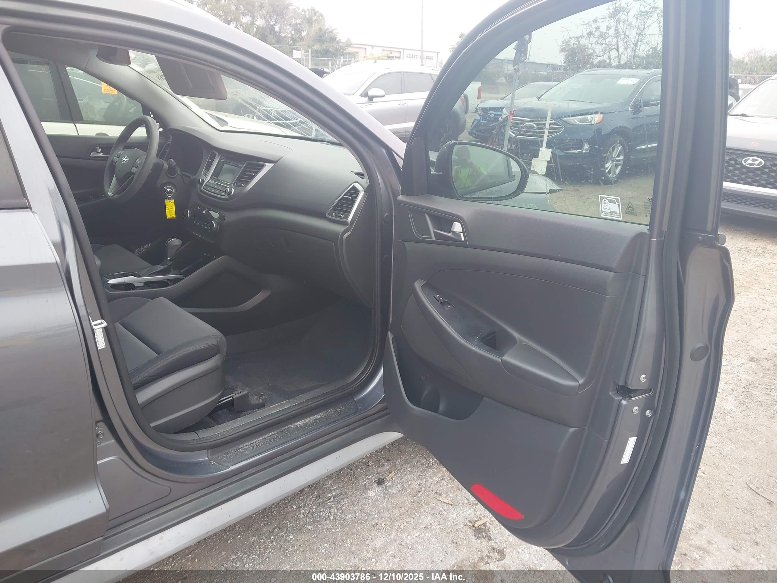 HYUNDAI TUCSON image 5