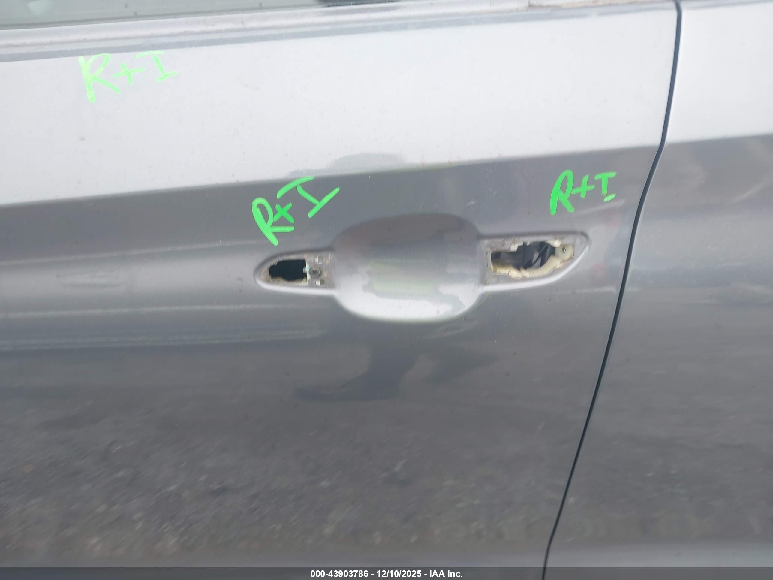HYUNDAI TUCSON image 6