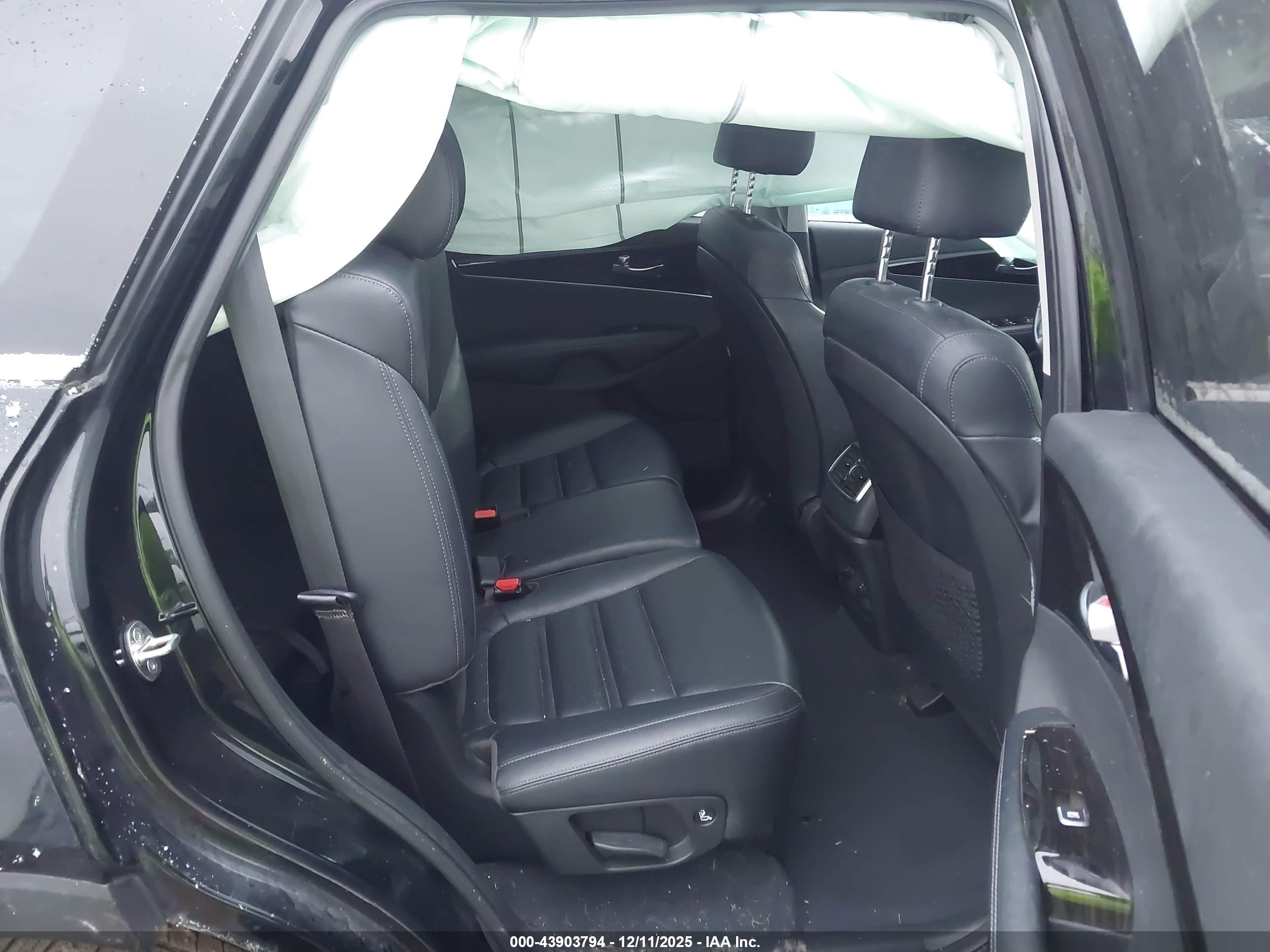 KIA SORENTO image 8