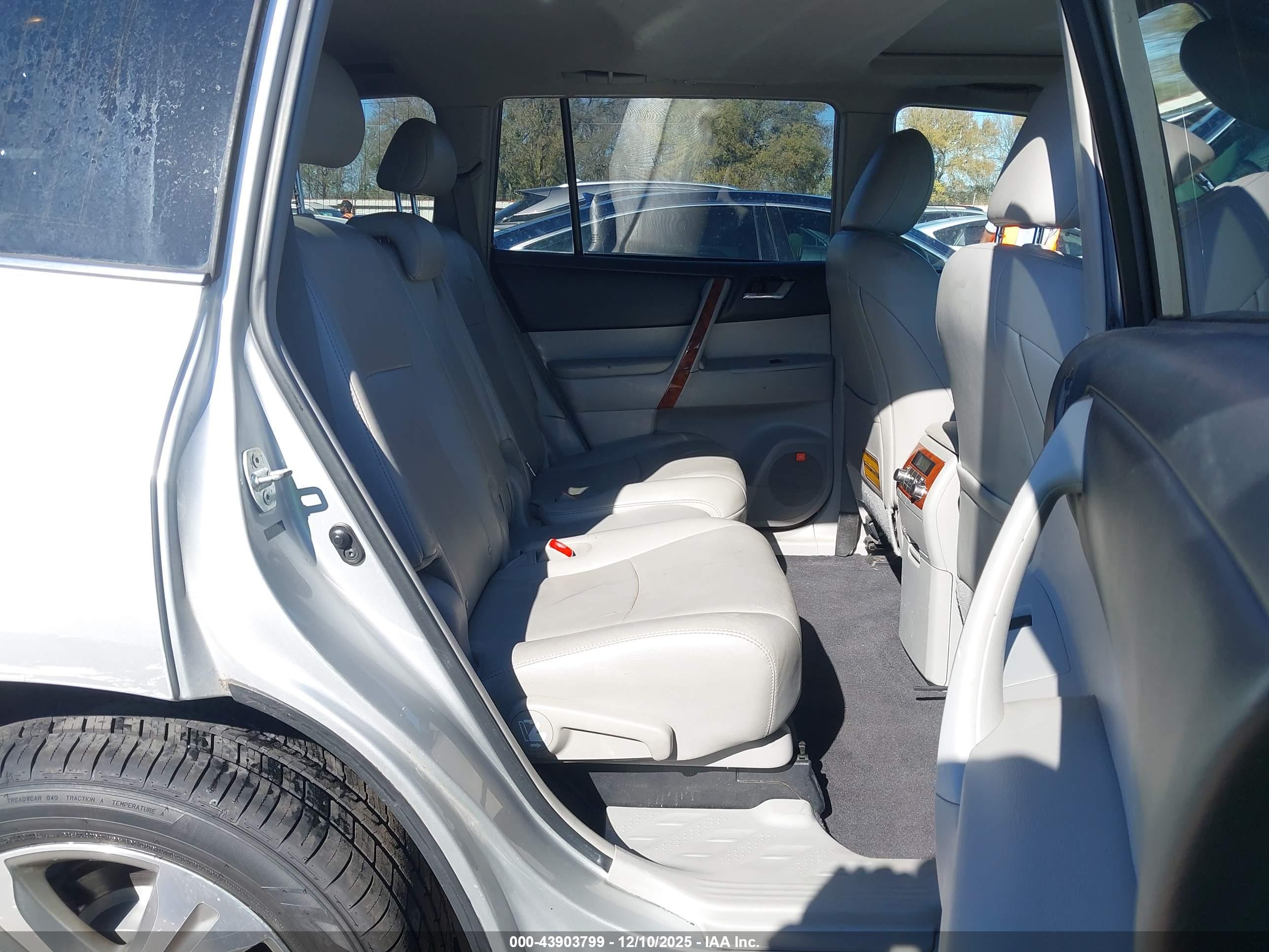 TOYOTA HIGHLANDER image 8