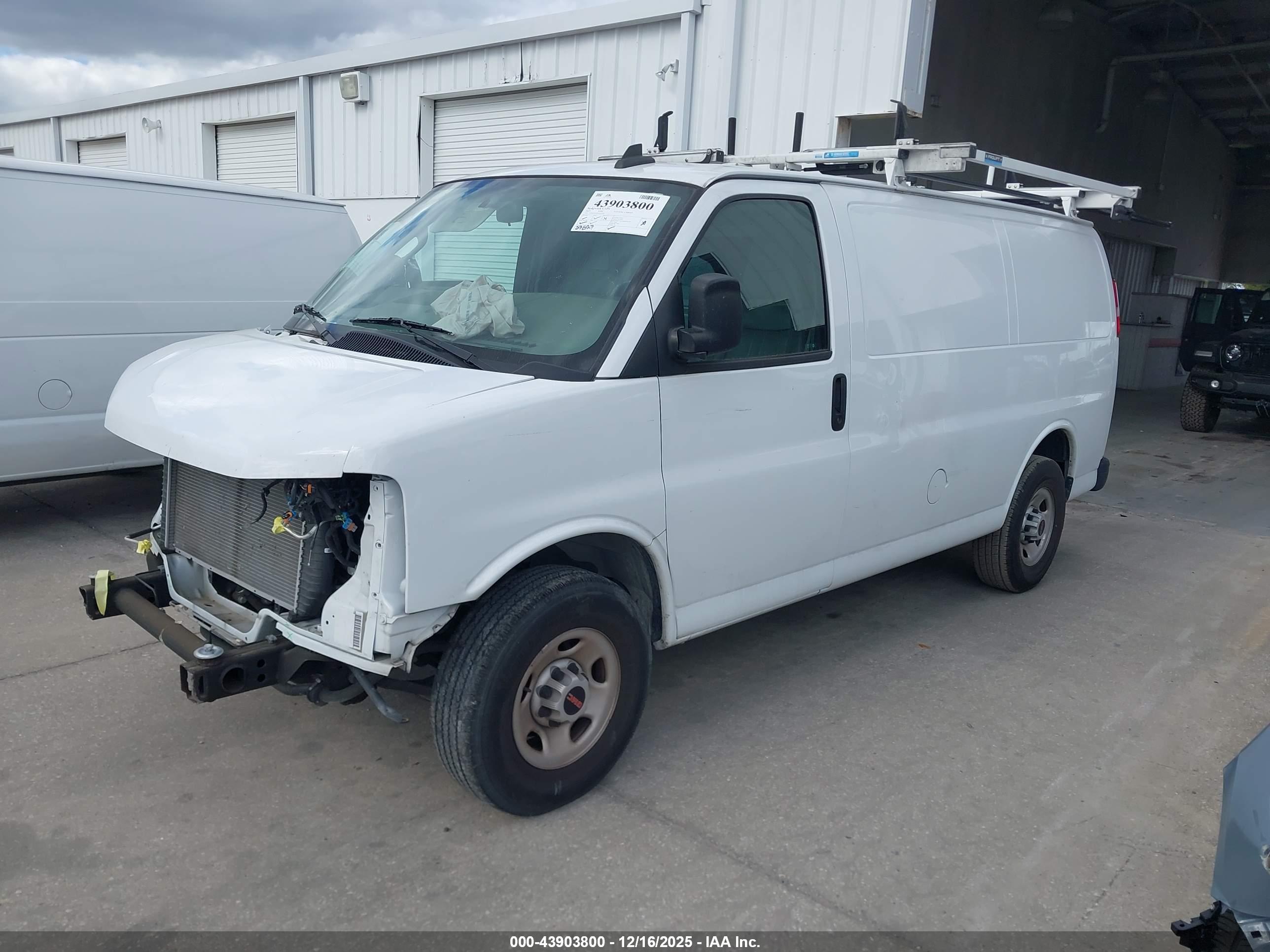GMC SAVANA image 2