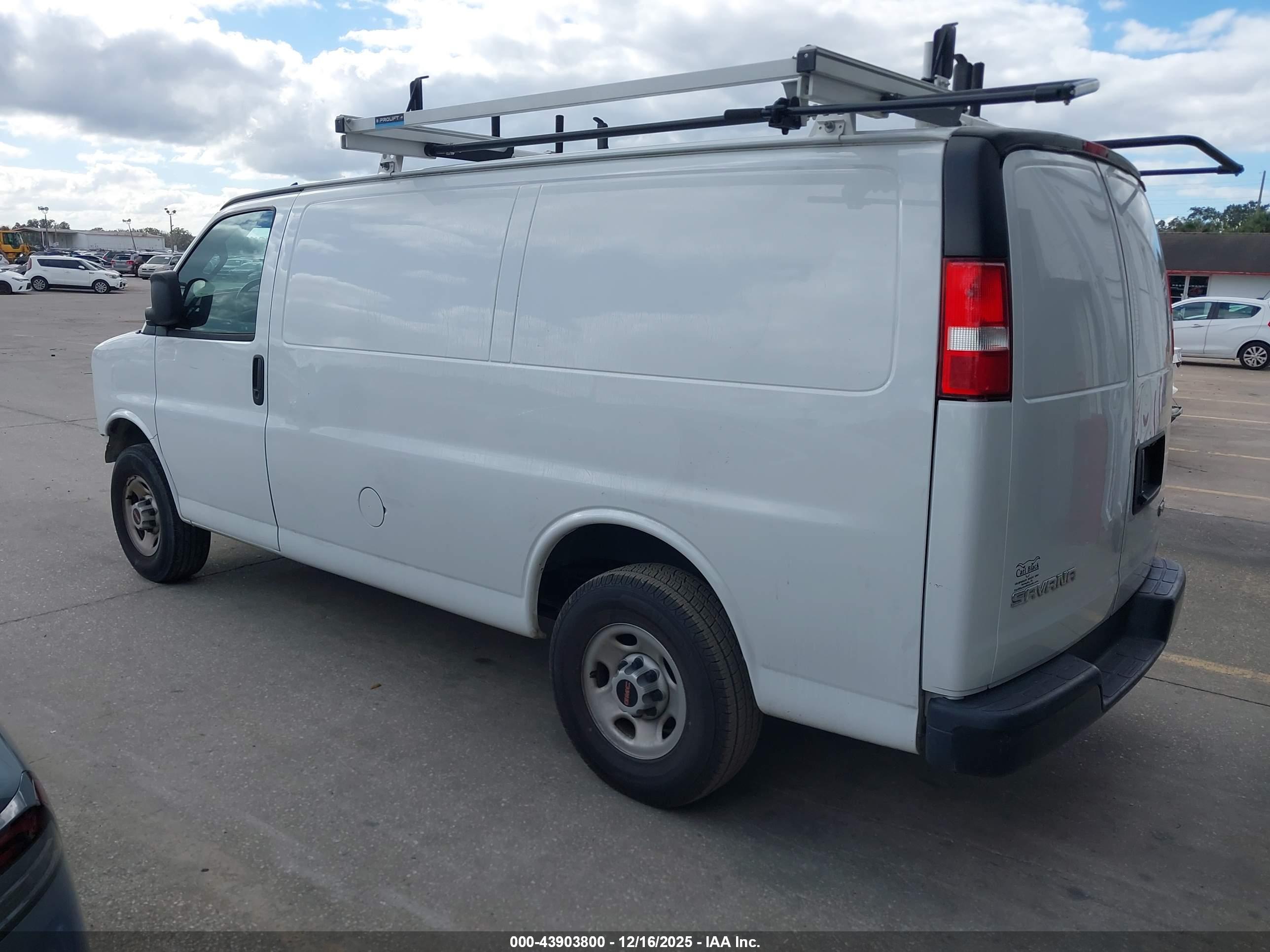 GMC SAVANA image 3