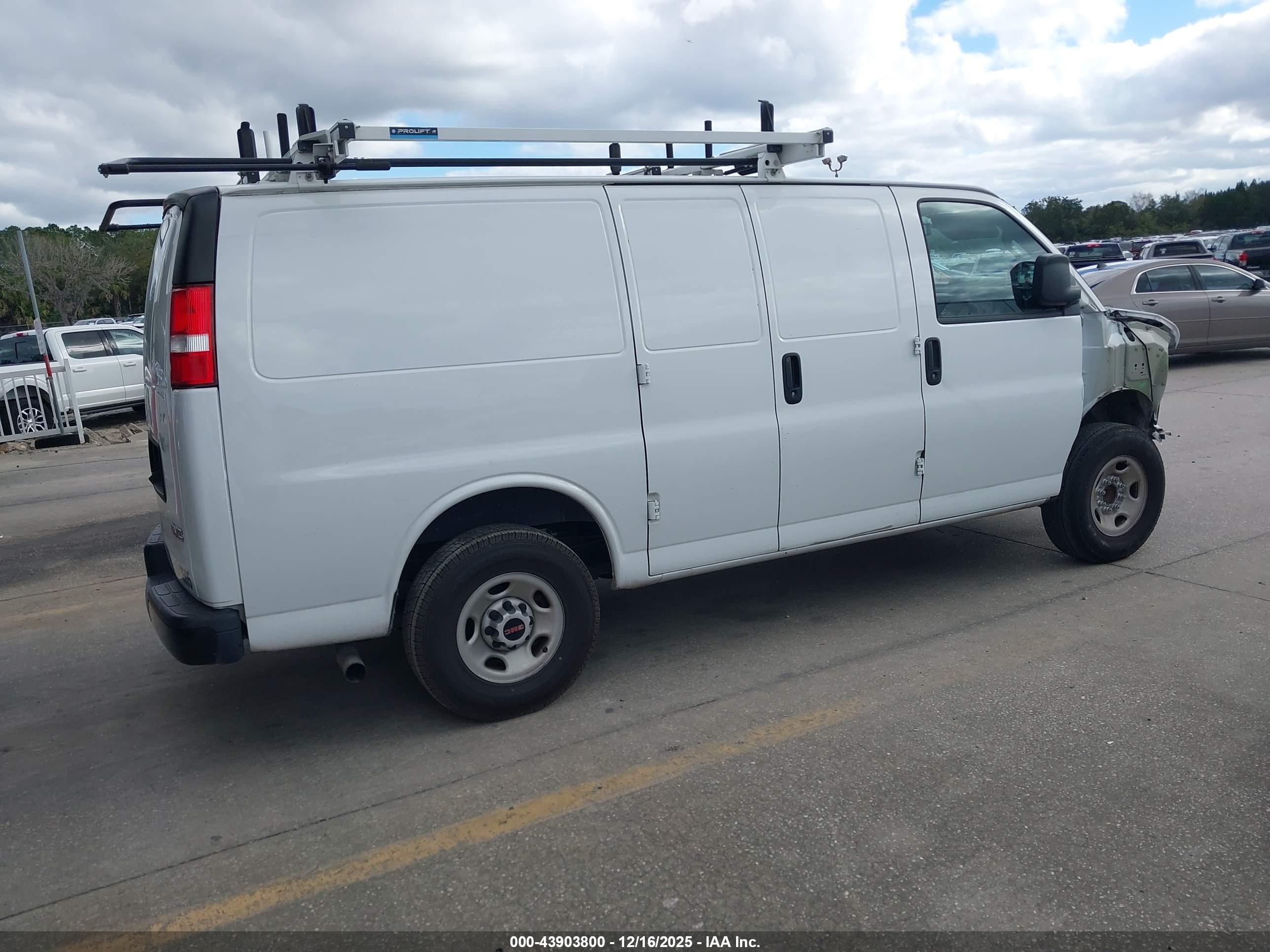 GMC SAVANA image 4