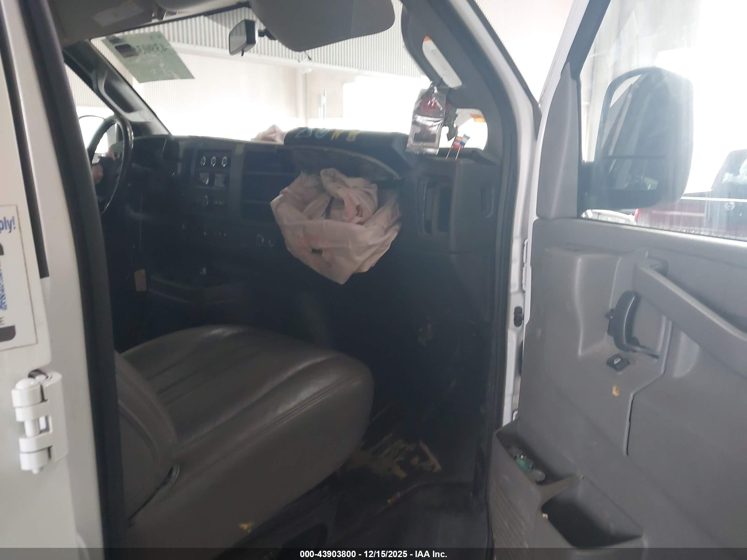GMC SAVANA image 5