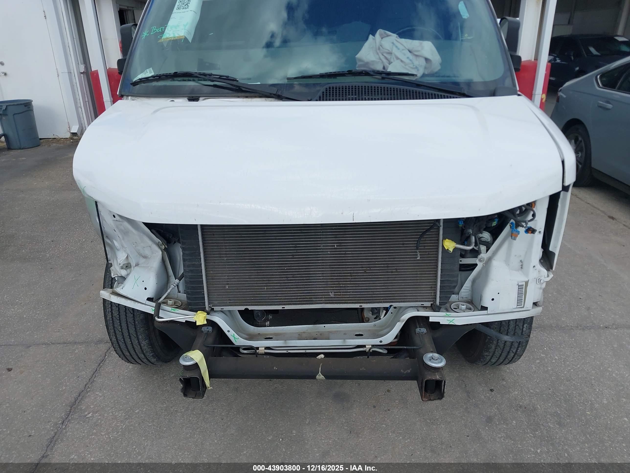 GMC SAVANA image 6