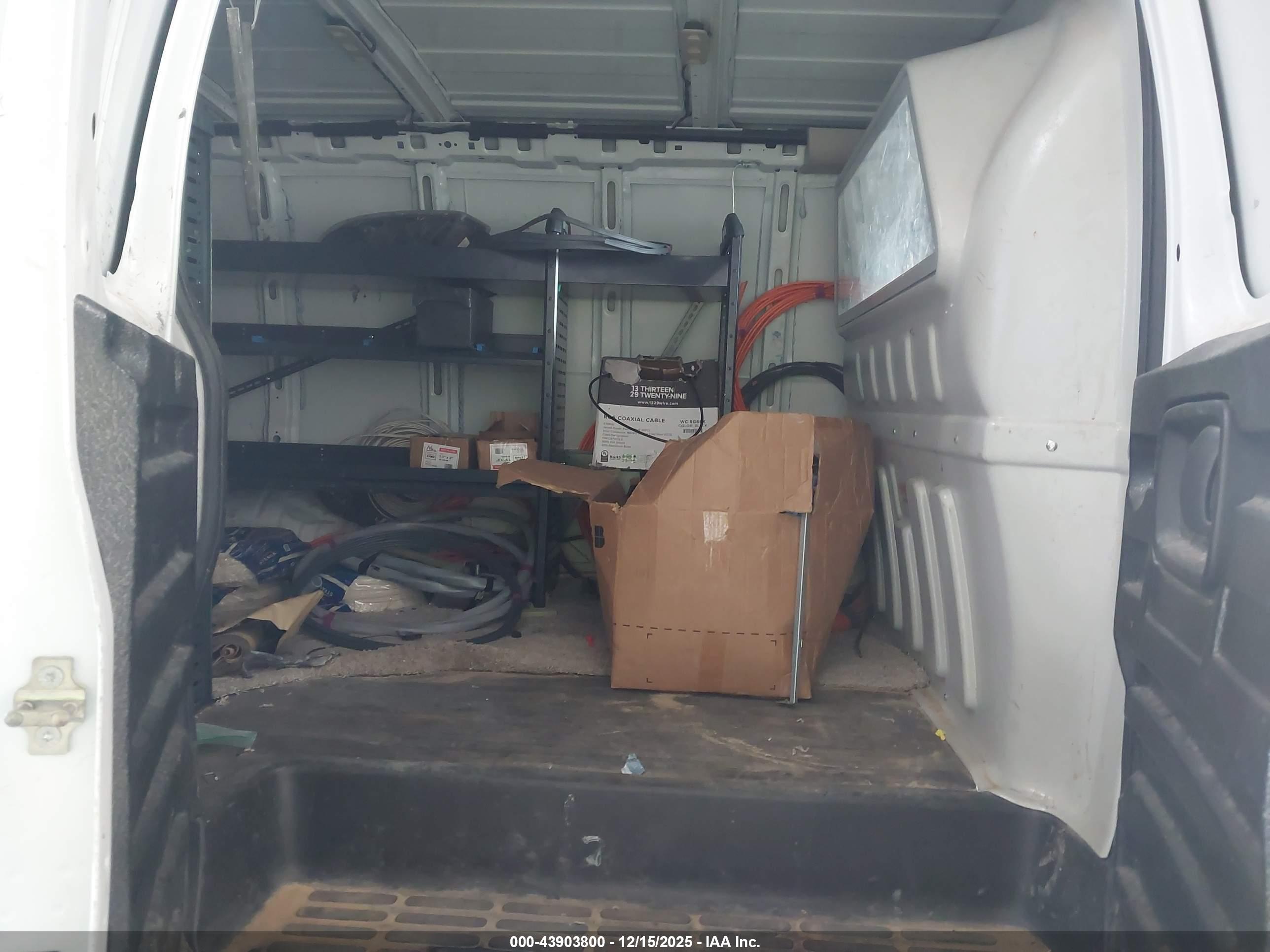 GMC SAVANA image 8