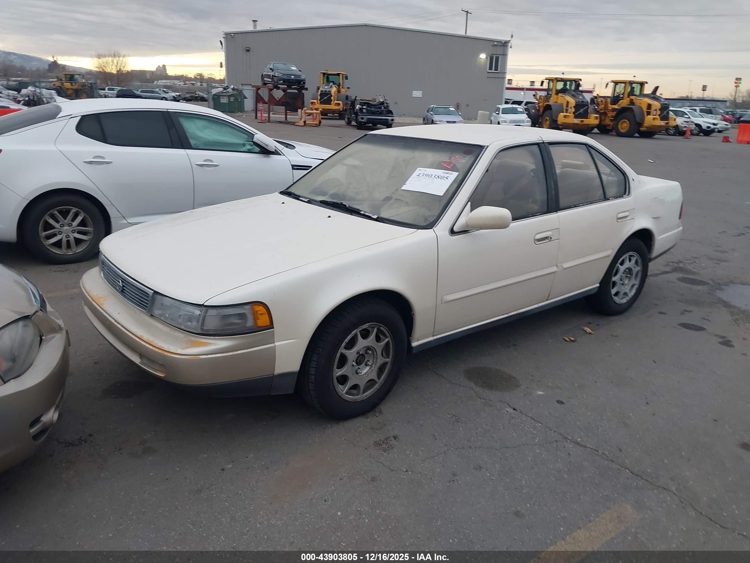 NISSAN MAXIMA image 2