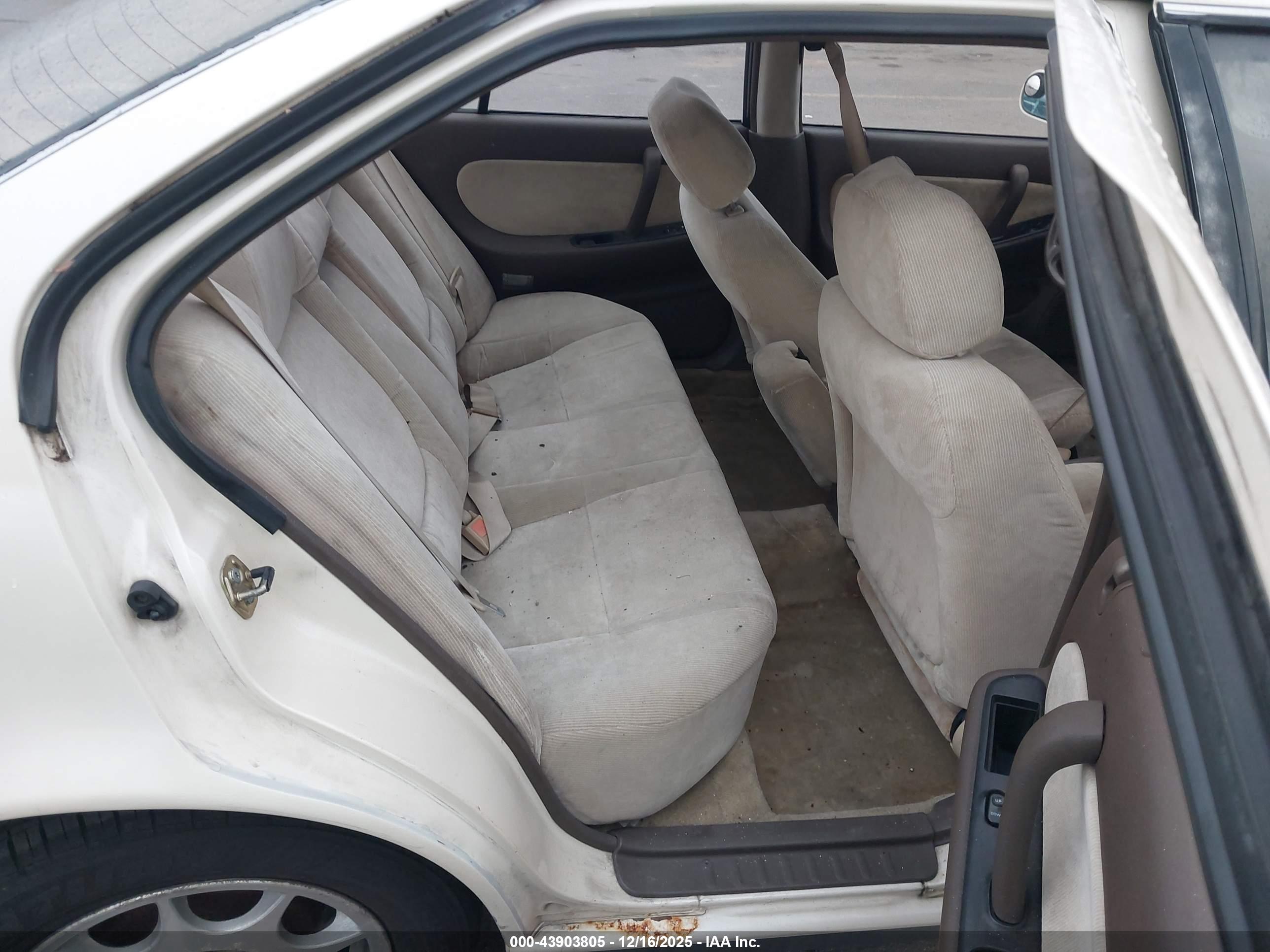 NISSAN MAXIMA image 8