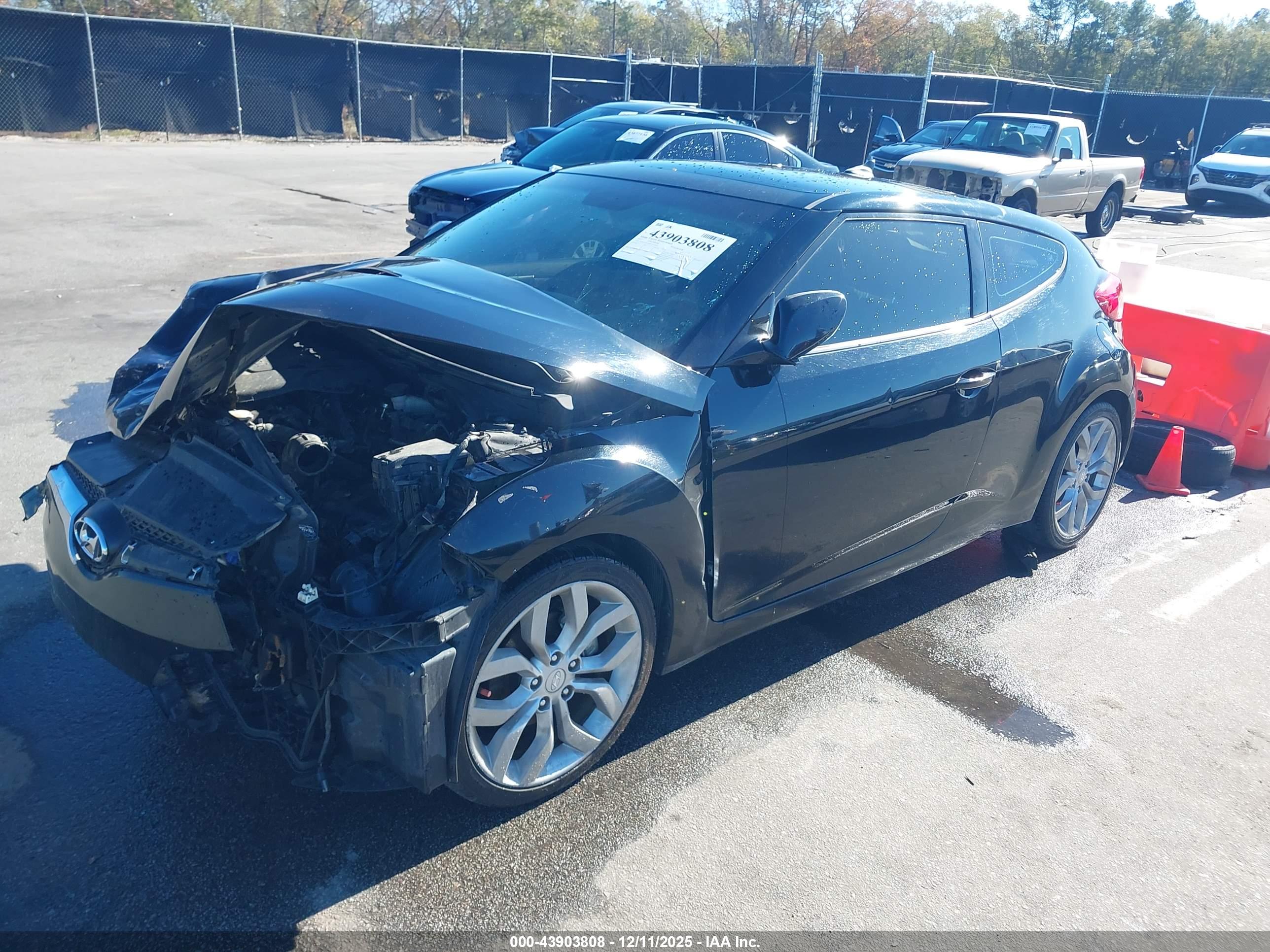 HYUNDAI VELOSTER image 2
