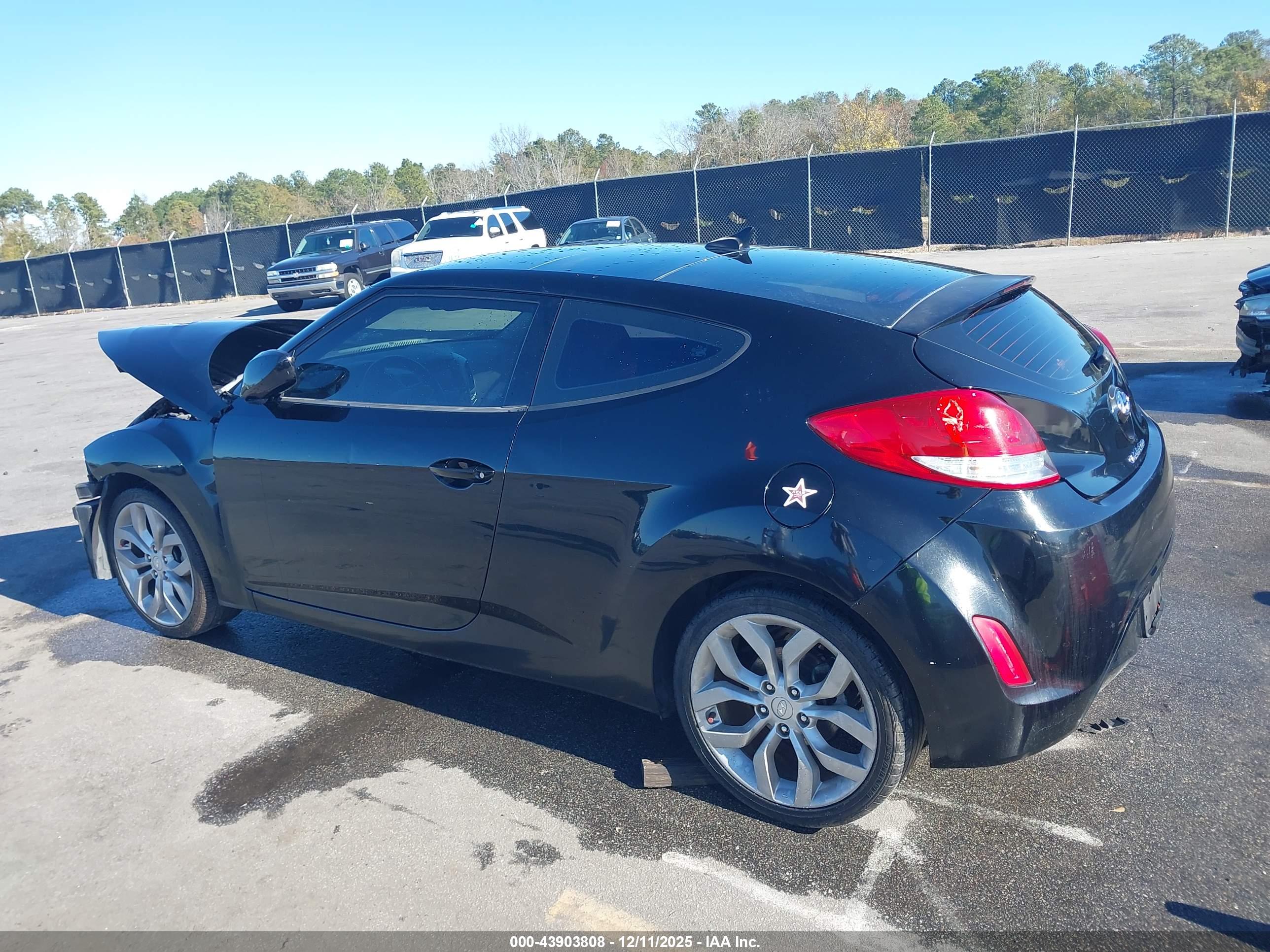 HYUNDAI VELOSTER image 3