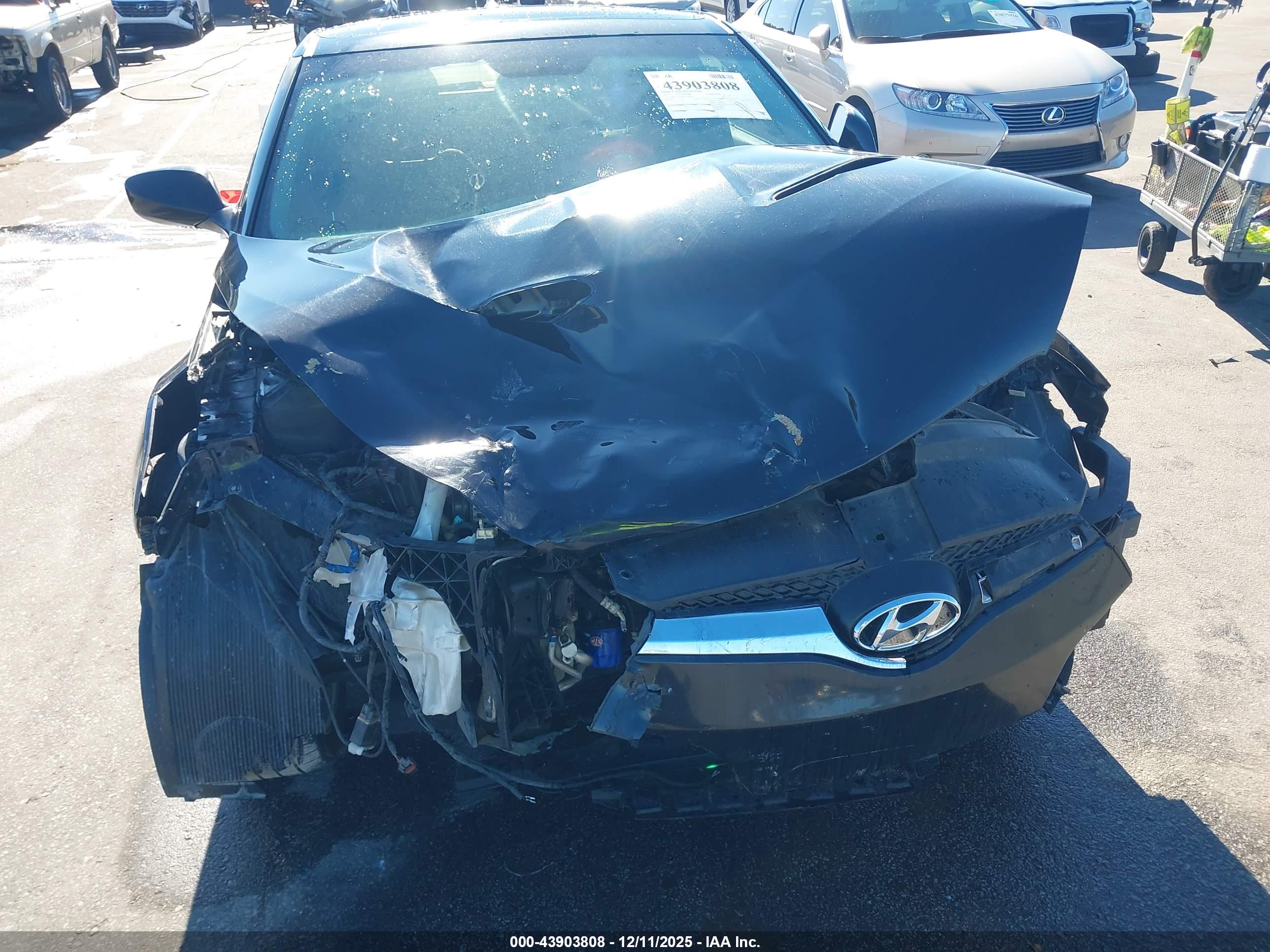 HYUNDAI VELOSTER image 6