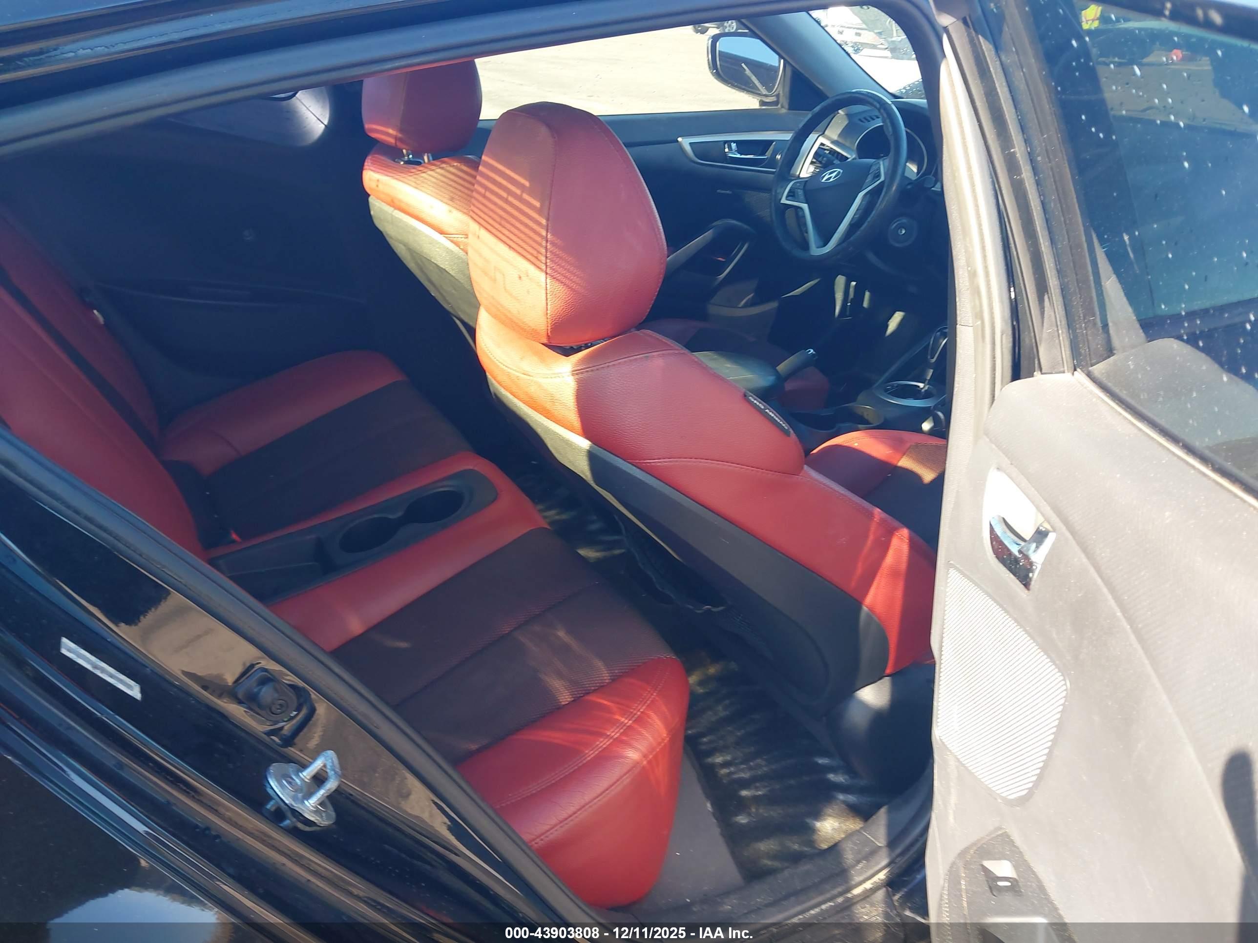 HYUNDAI VELOSTER image 8