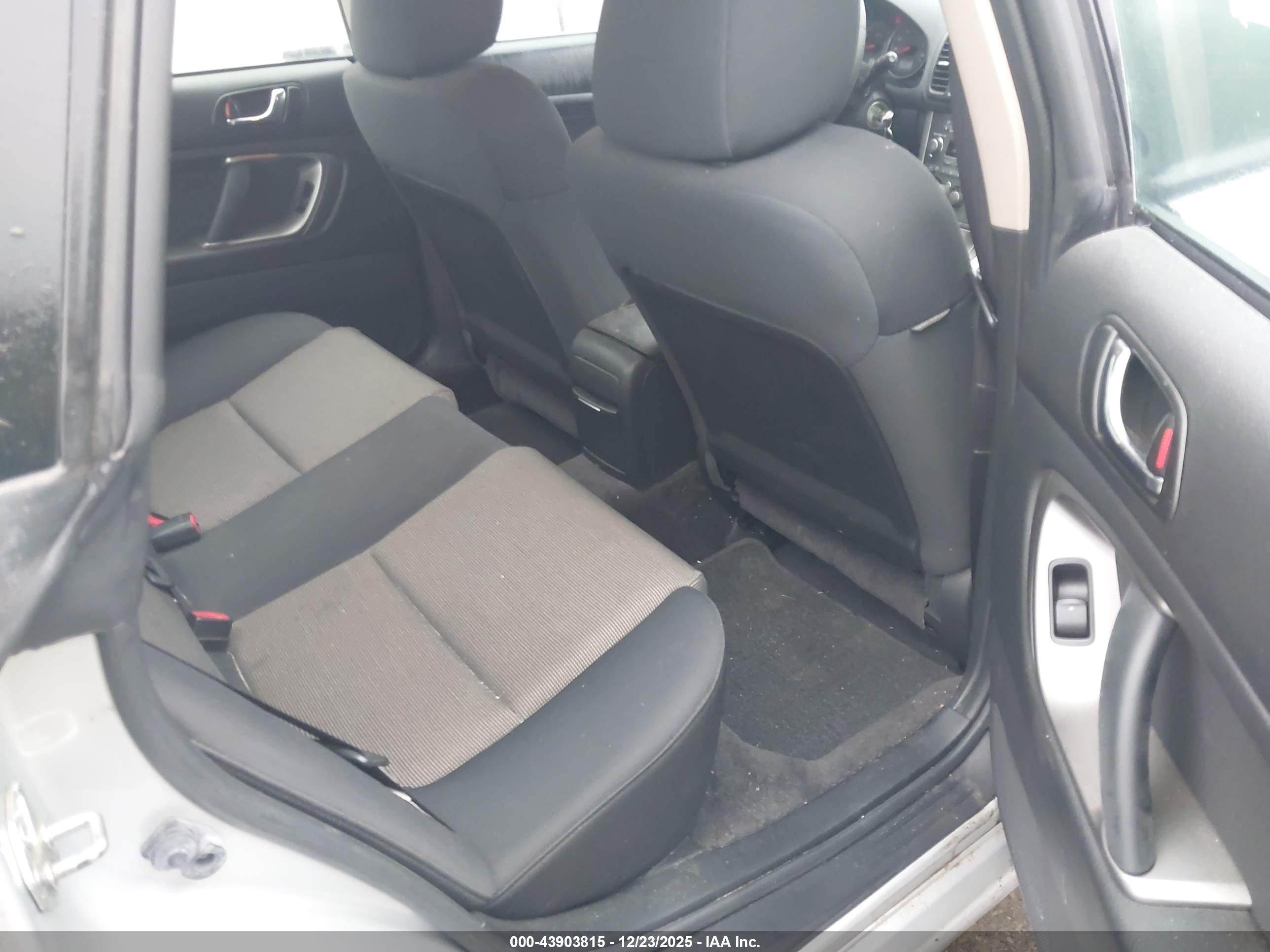 SUBARU LEGACY image 8