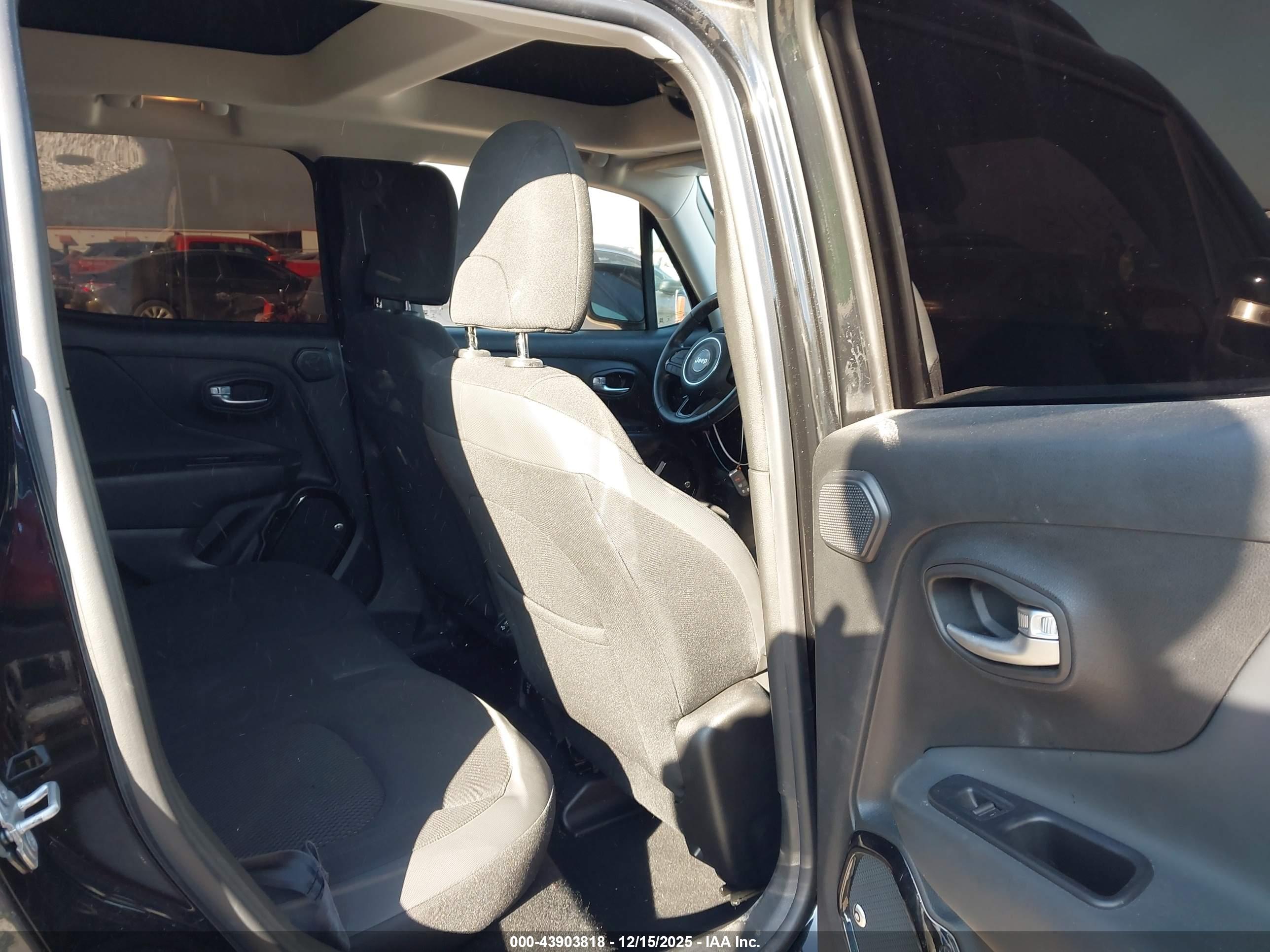 JEEP RENEGADE image 8