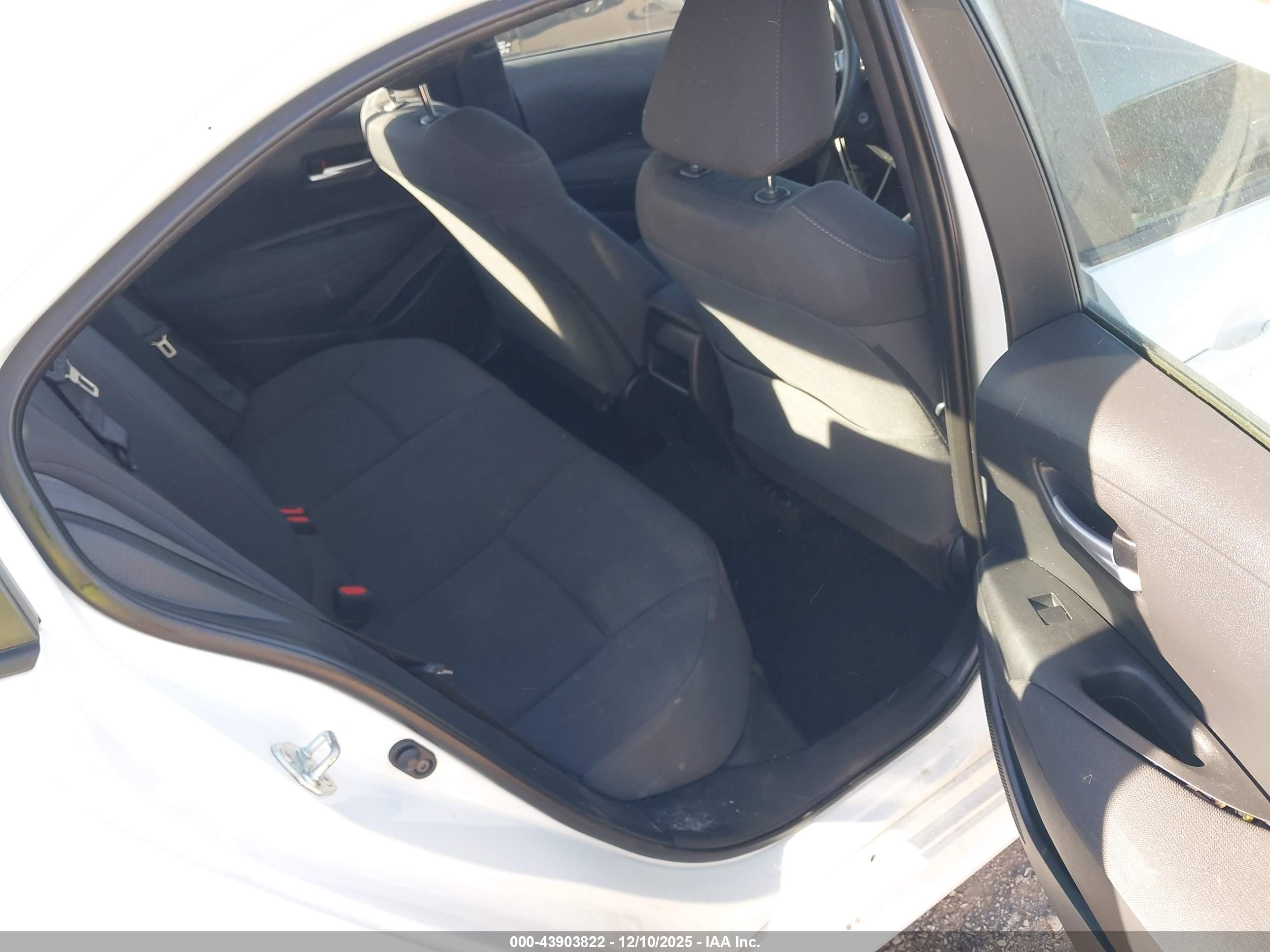 TOYOTA COROLLA image 8