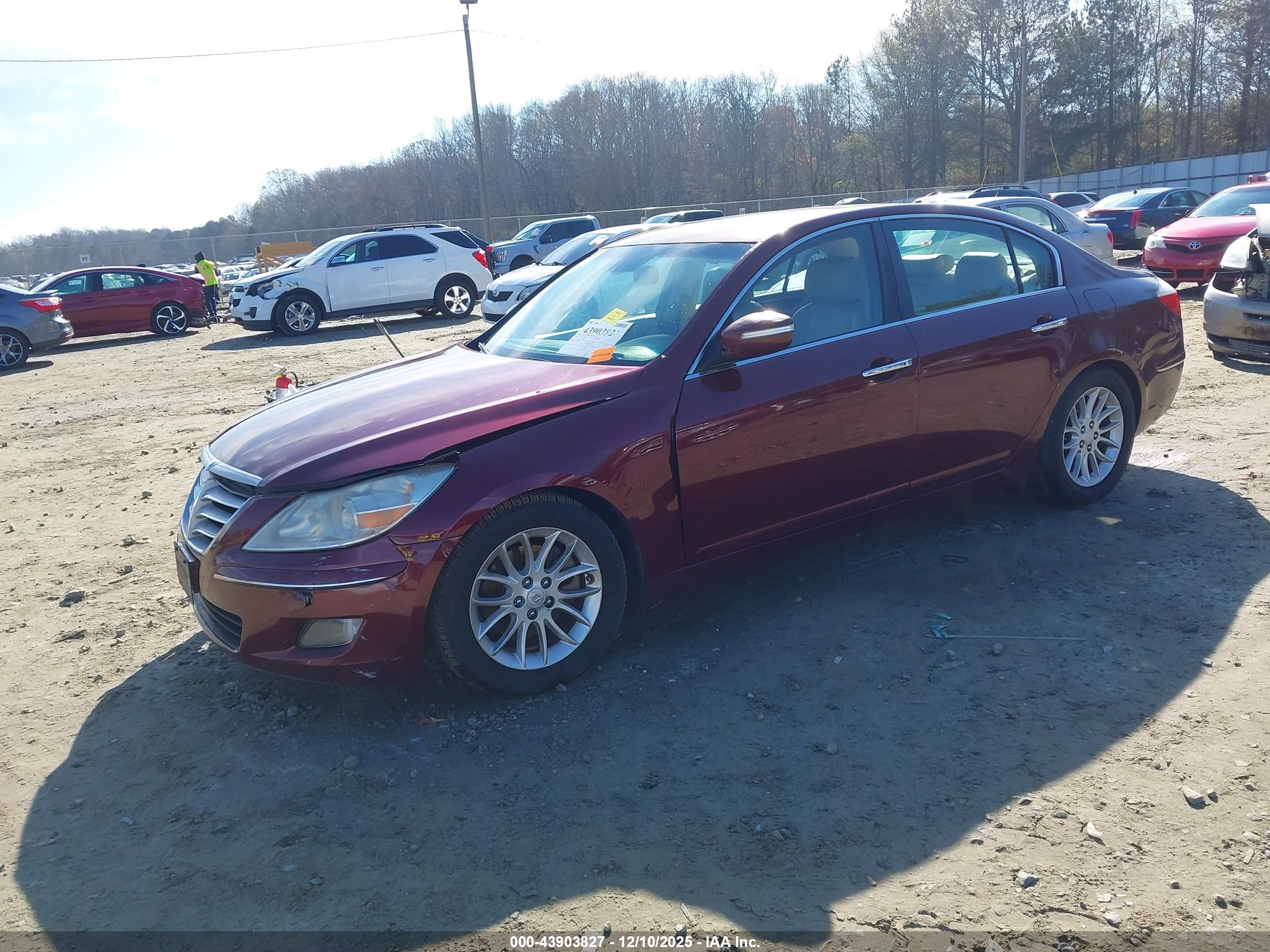 HYUNDAI GENESIS image 2