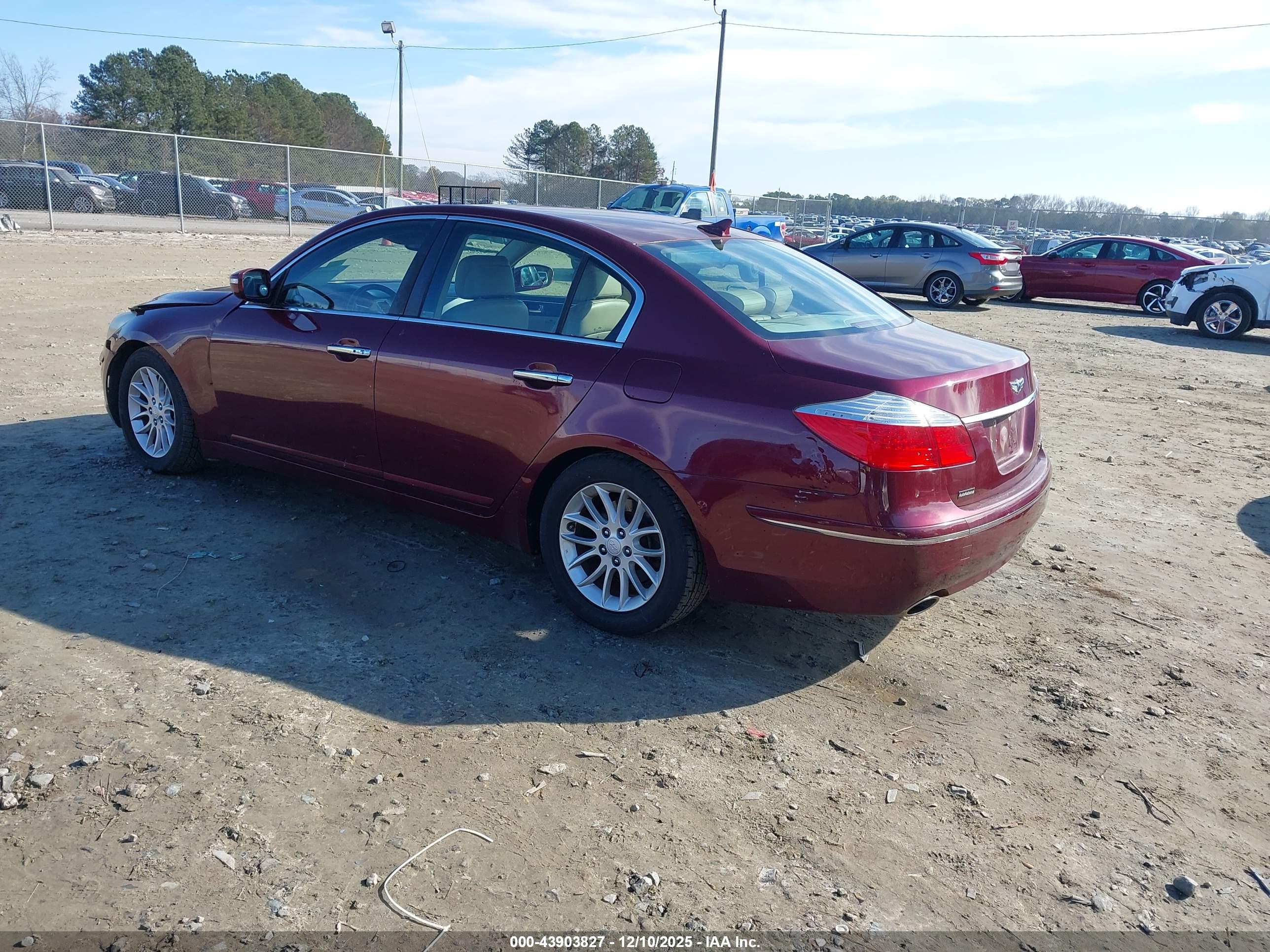 HYUNDAI GENESIS image 3
