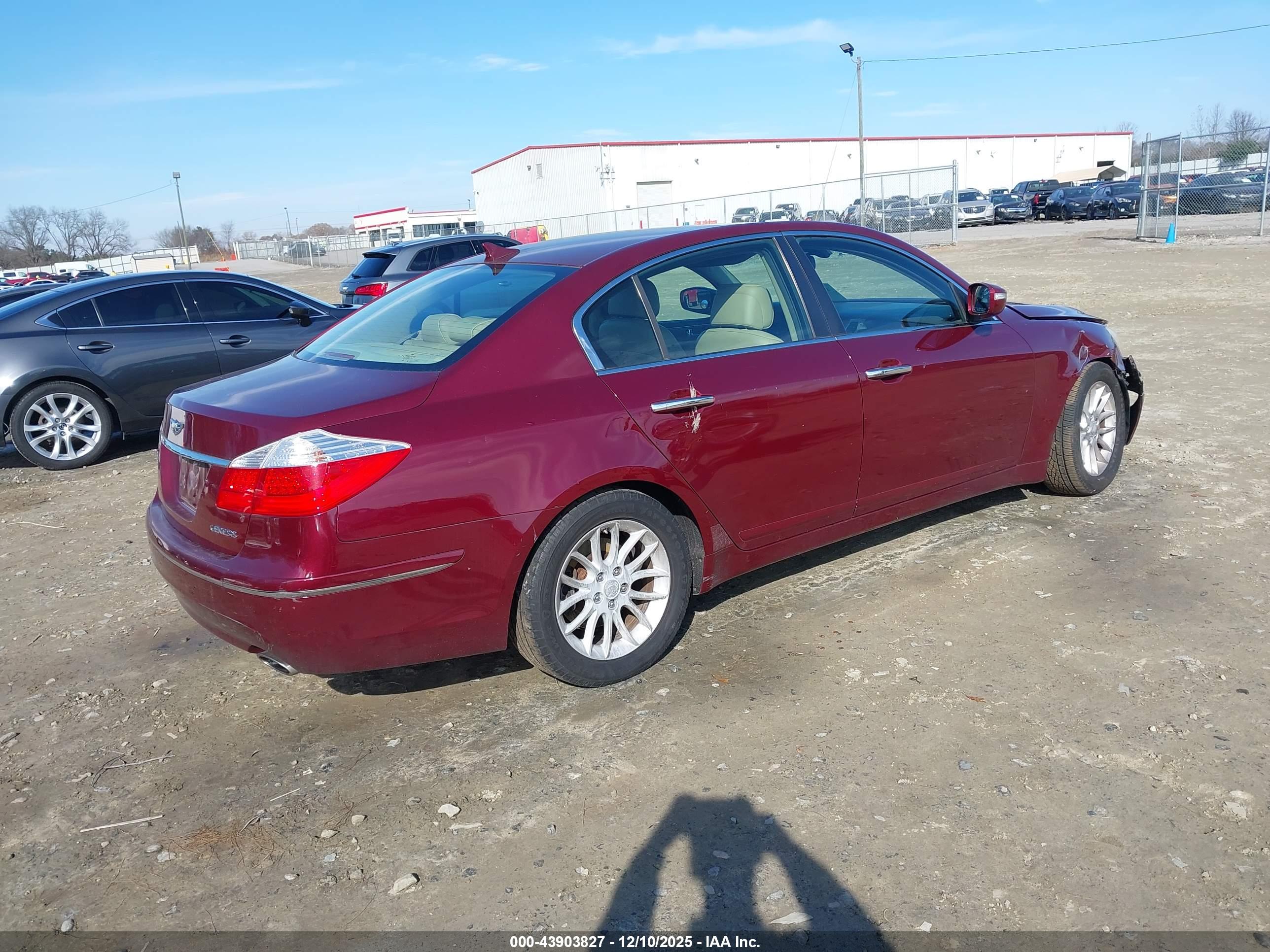 HYUNDAI GENESIS image 4