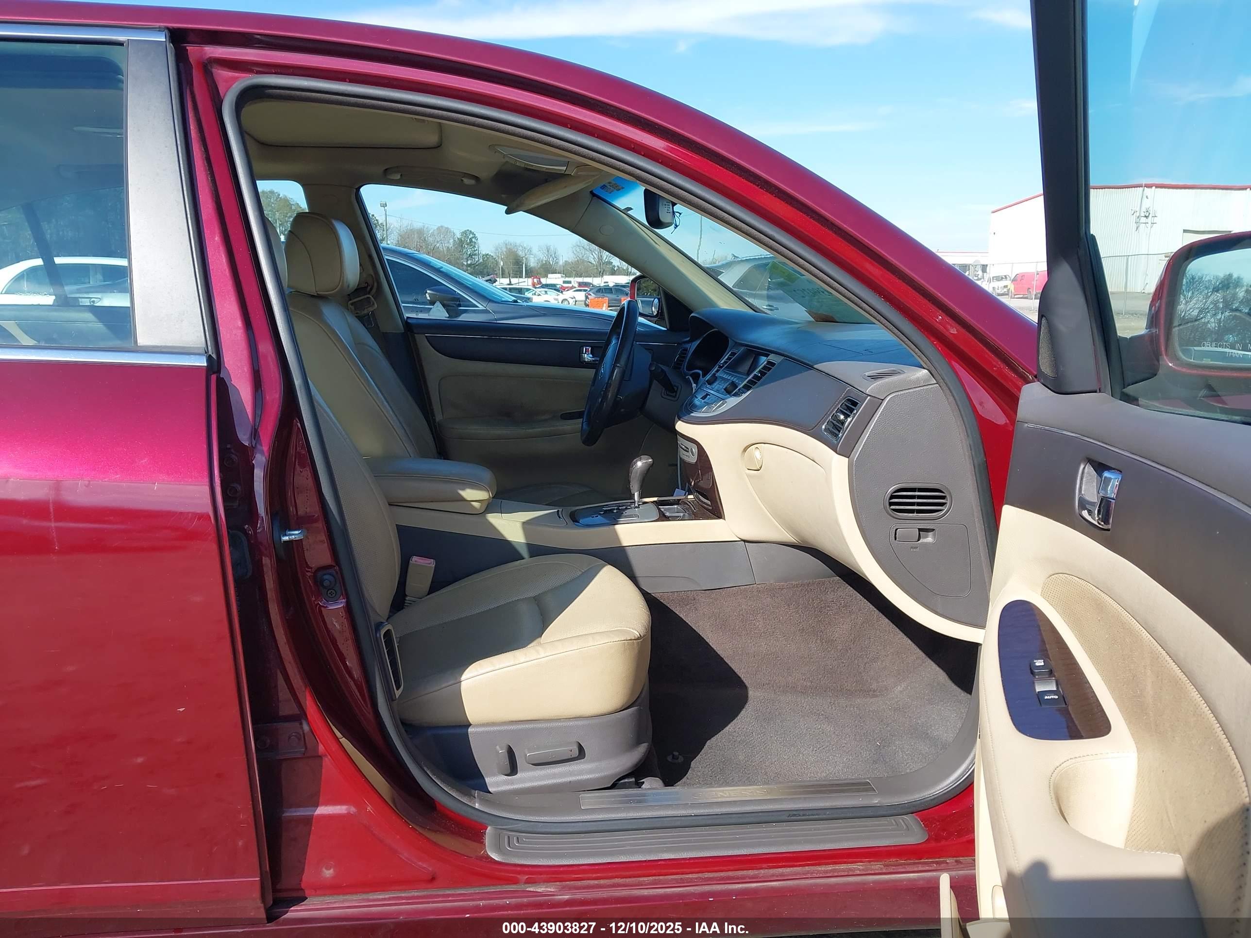 HYUNDAI GENESIS image 5