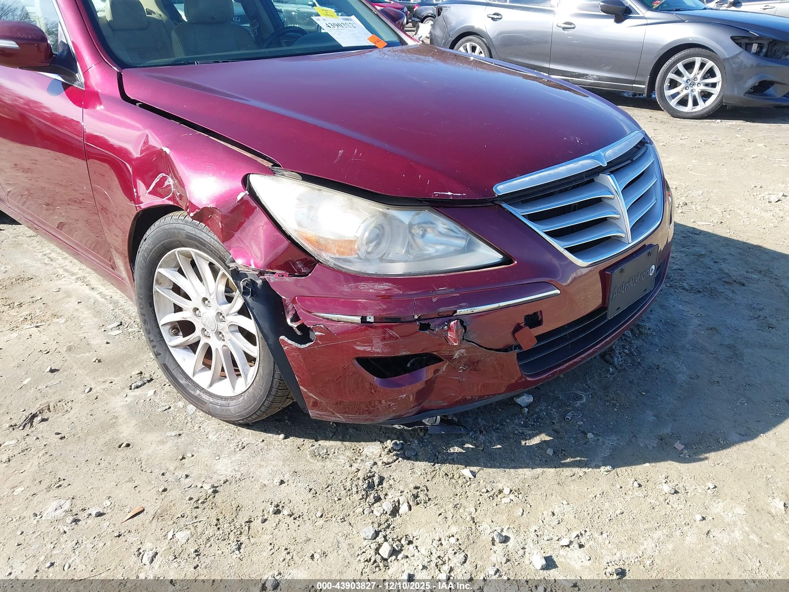HYUNDAI GENESIS image 6