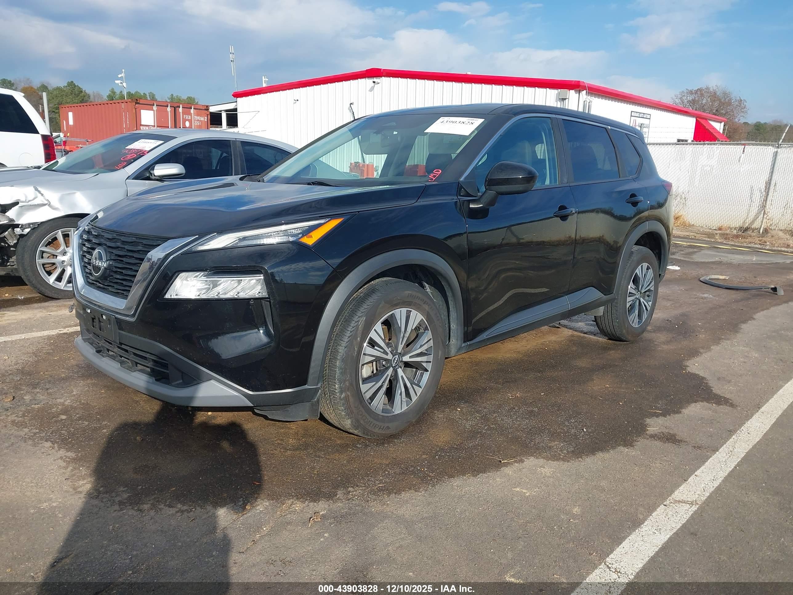 NISSAN ROGUE image 2