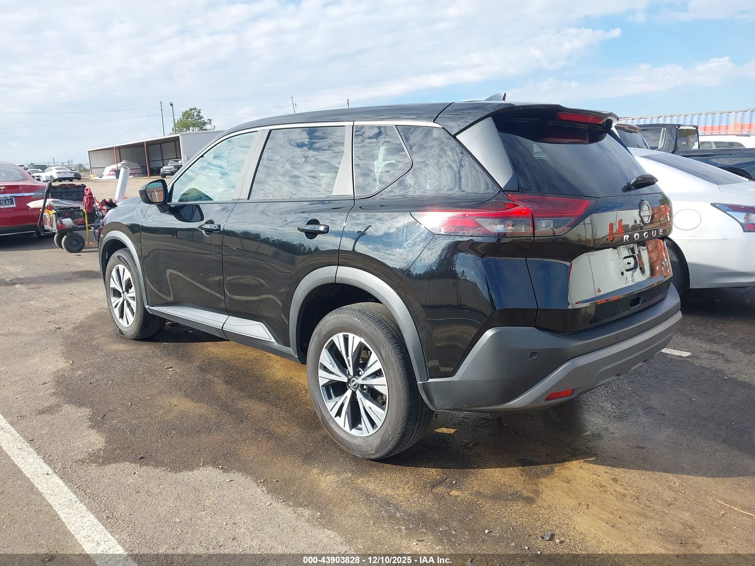 NISSAN ROGUE image 3