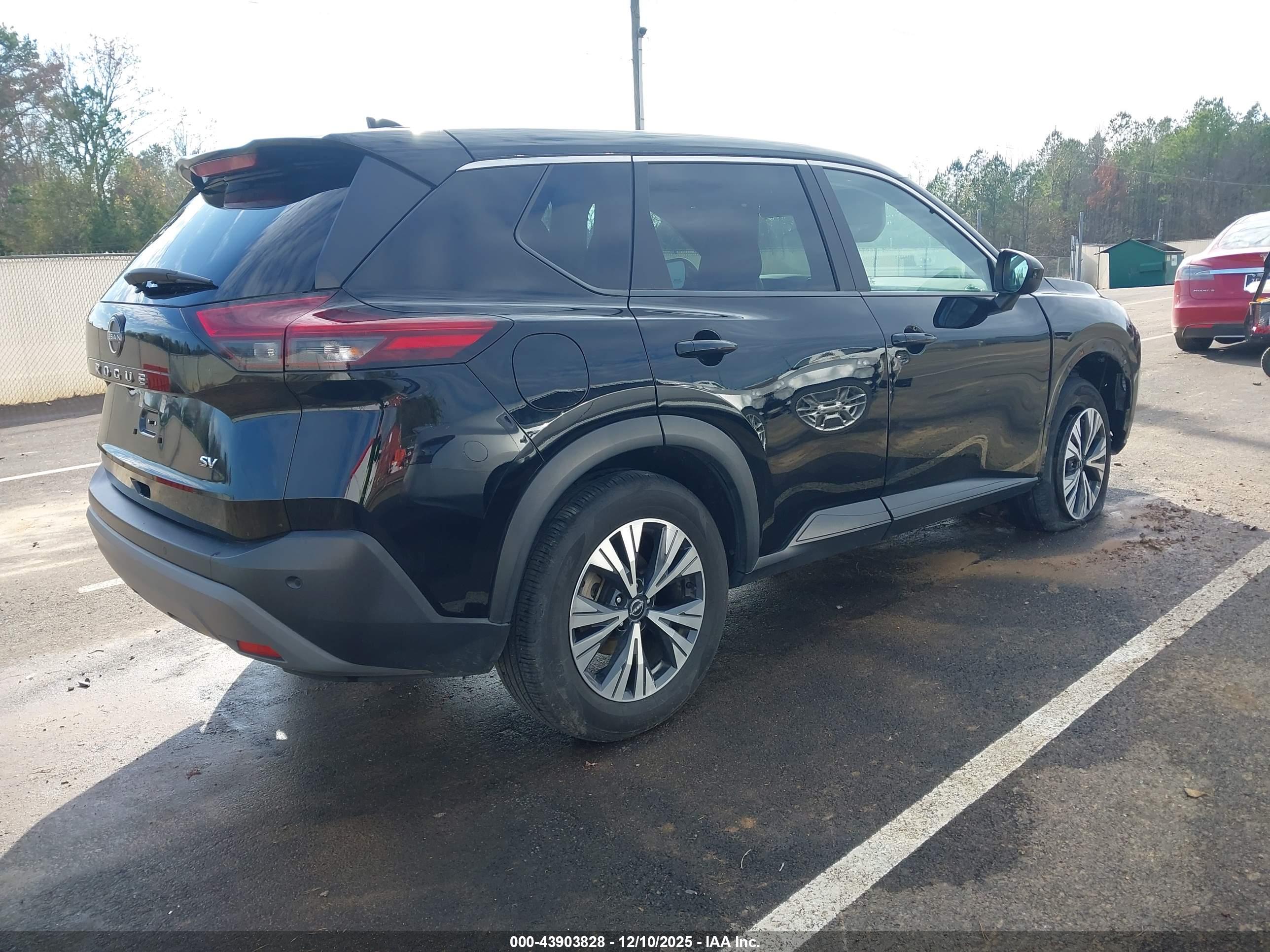 NISSAN ROGUE image 4