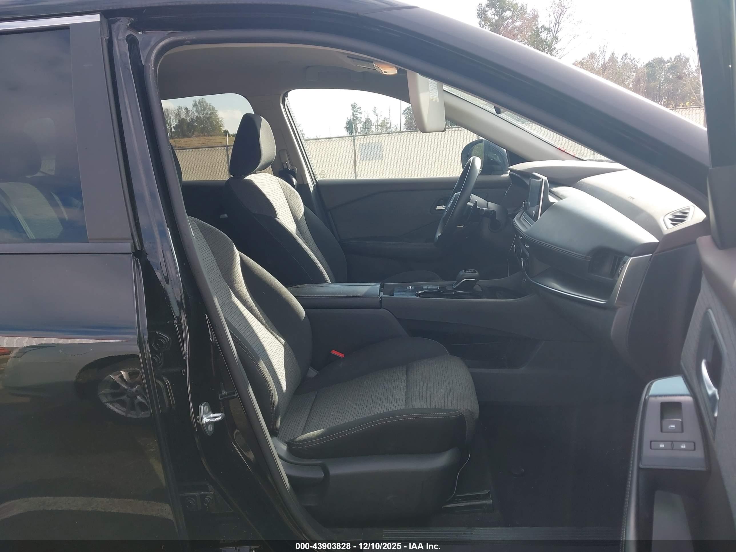 NISSAN ROGUE image 5