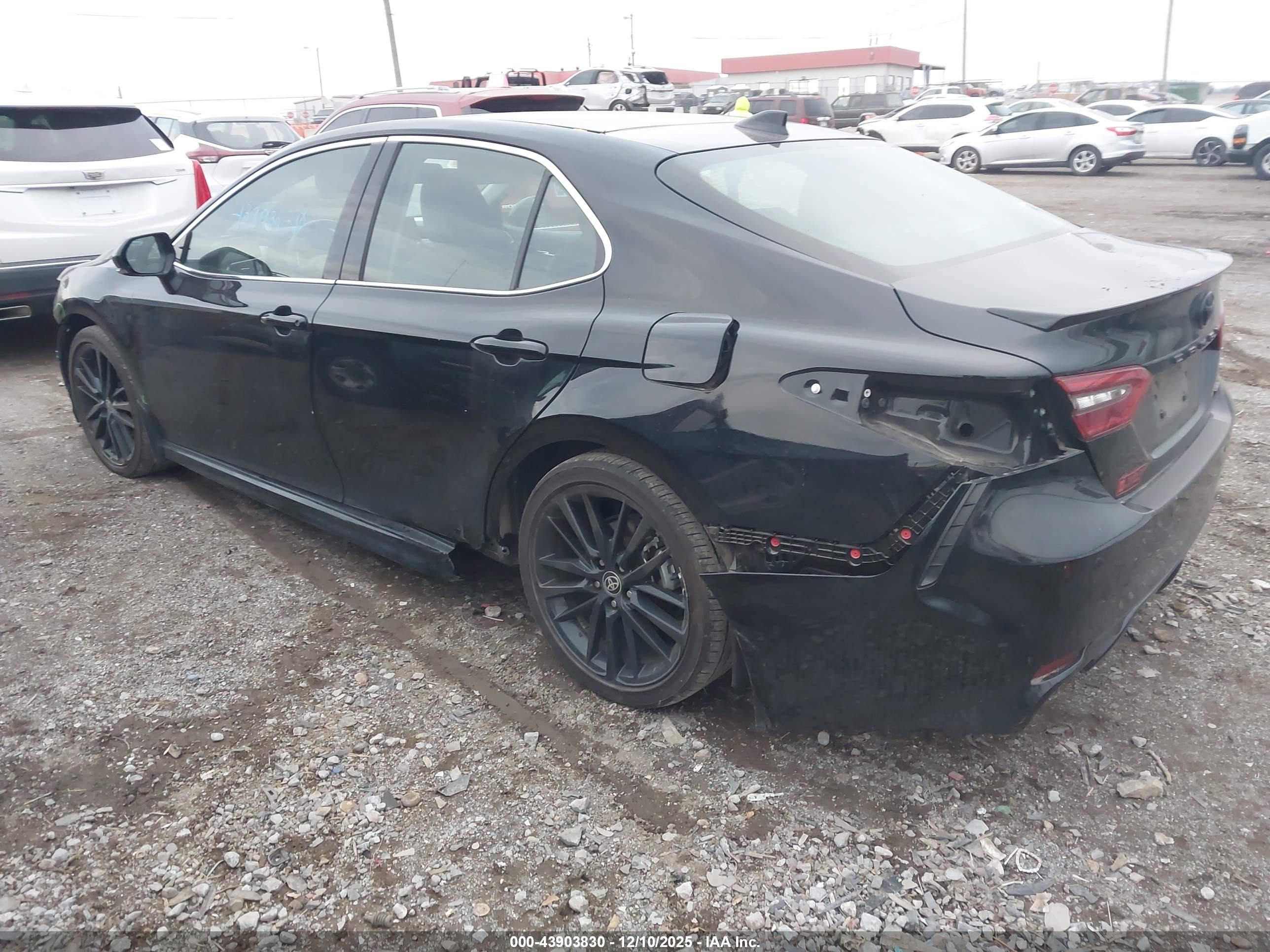 TOYOTA CAMRY image 3