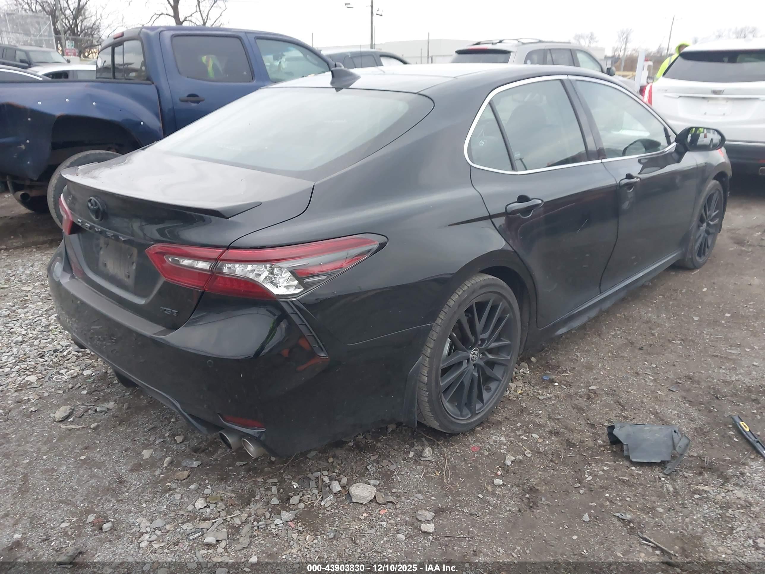 TOYOTA CAMRY image 4