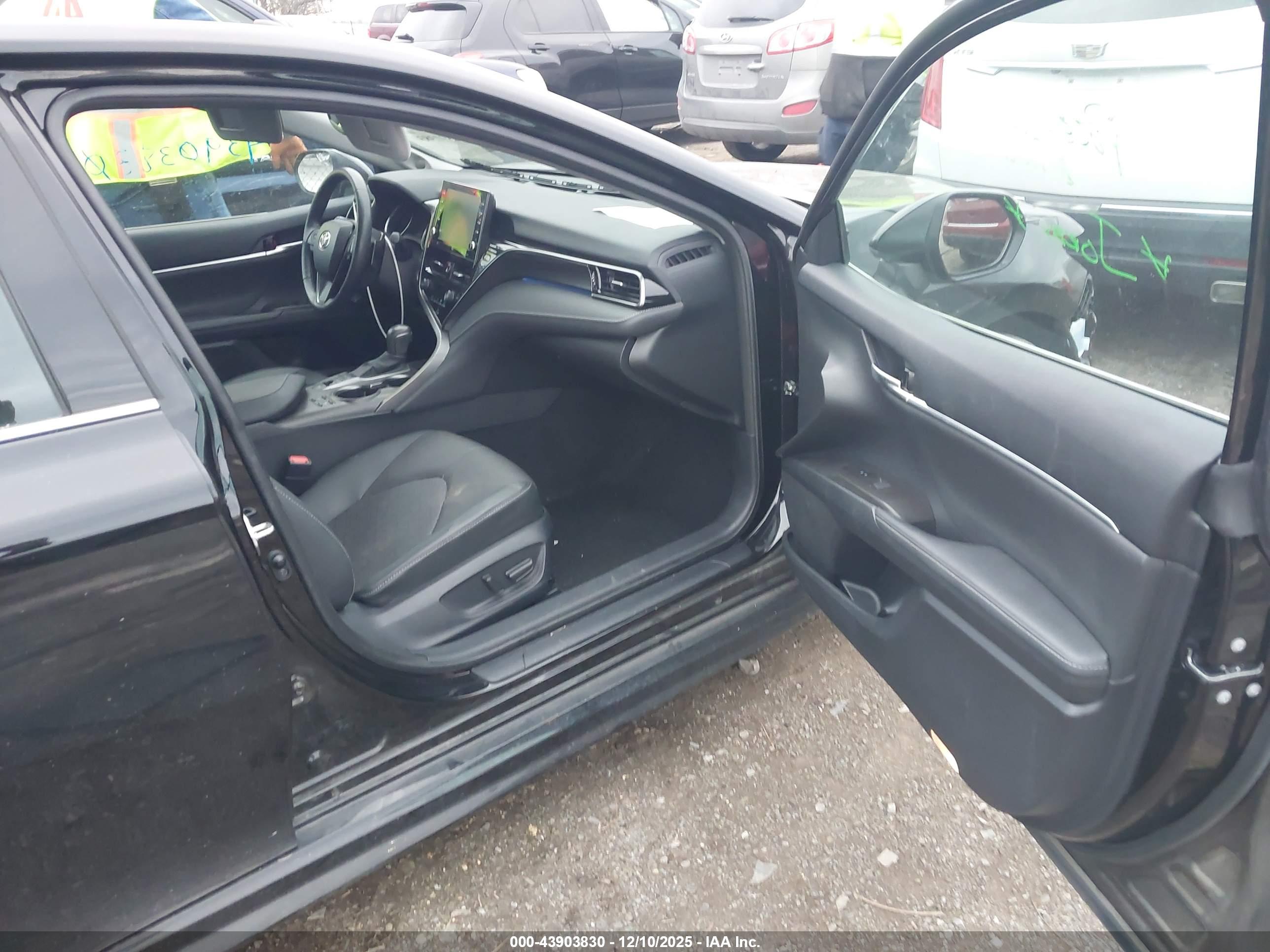 TOYOTA CAMRY image 5