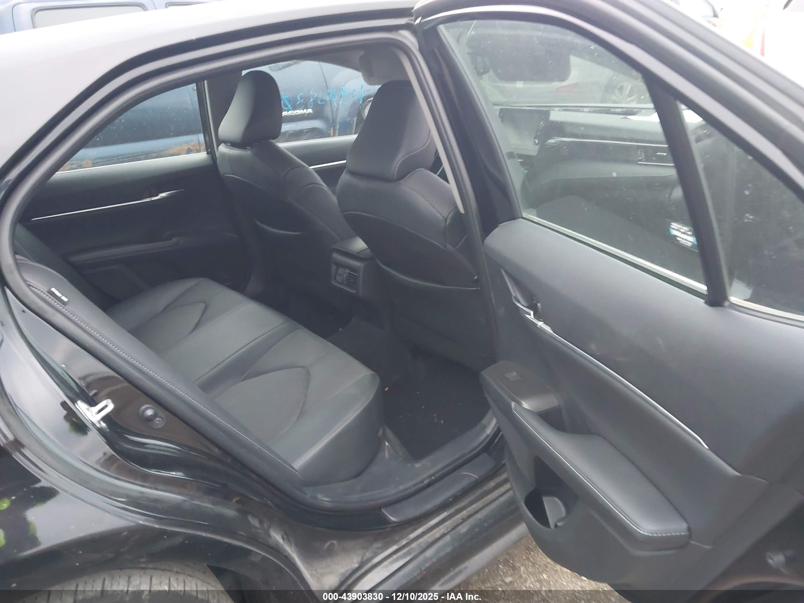 TOYOTA CAMRY image 8