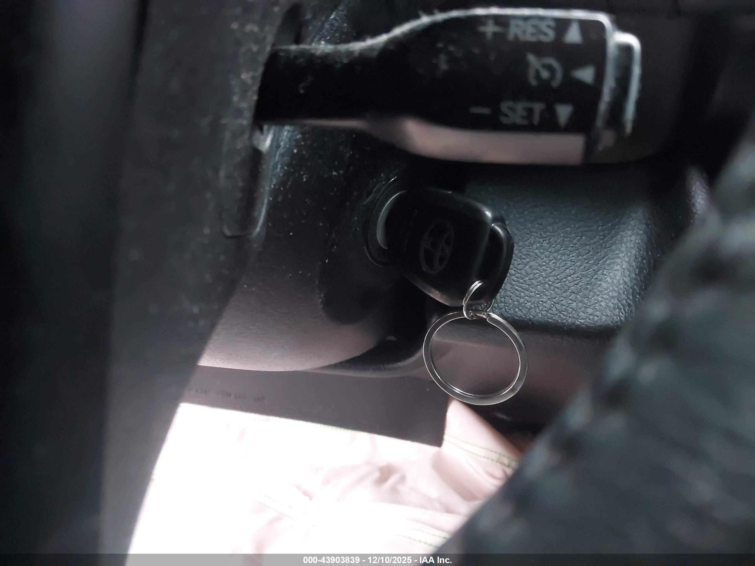 TOYOTA CAMRY image 11