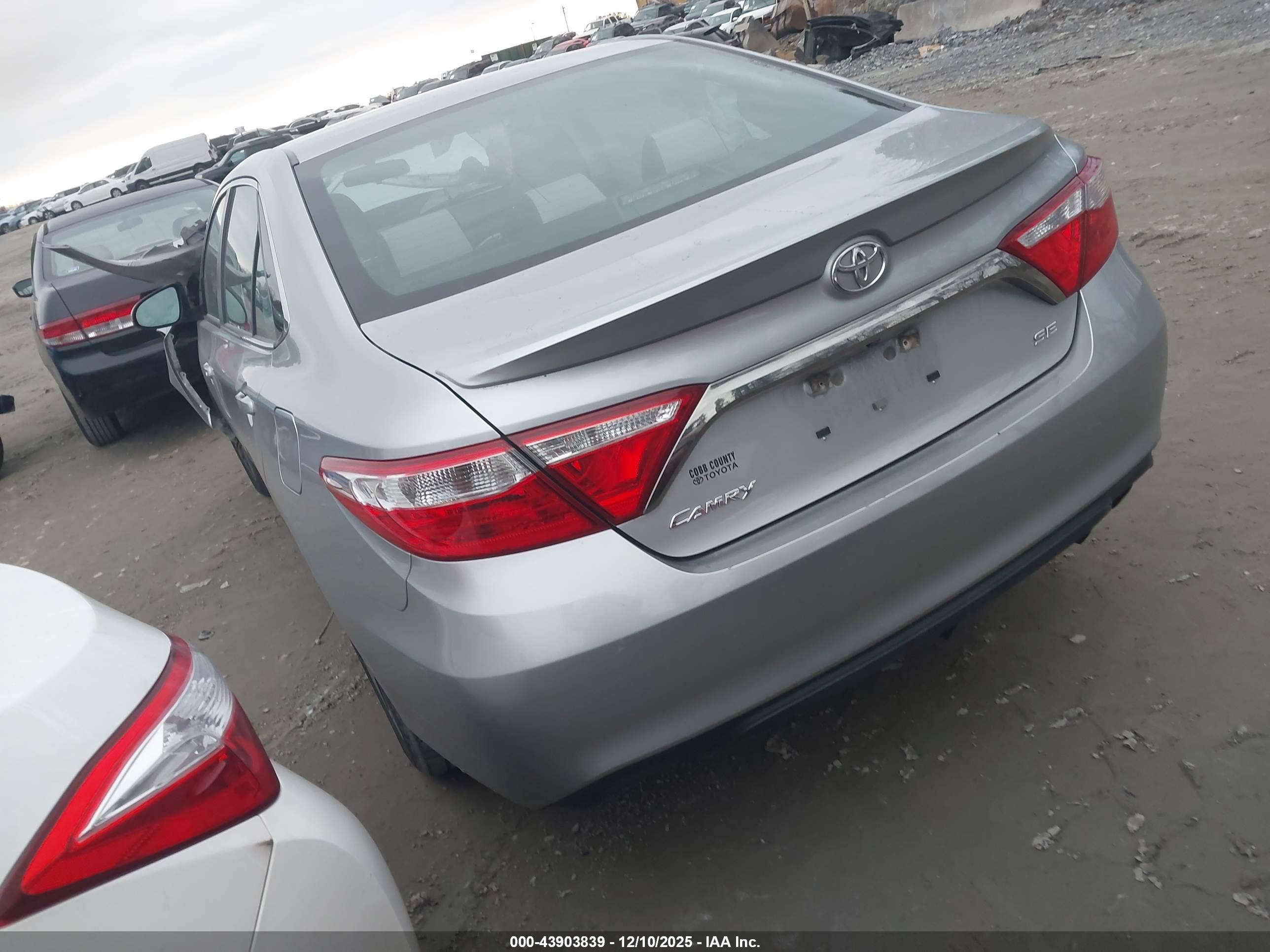 TOYOTA CAMRY image 3