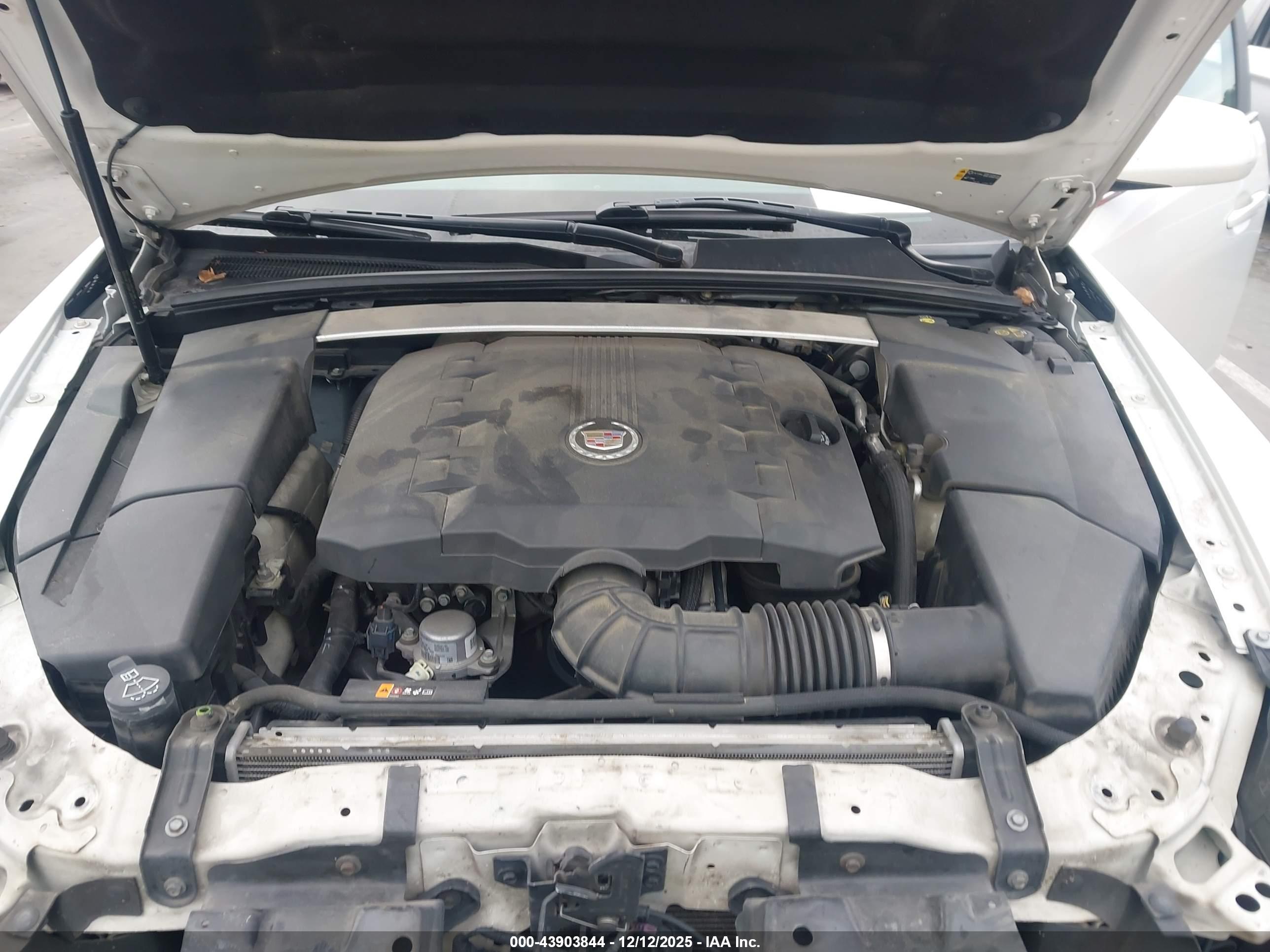 CADILLAC CTS image 10