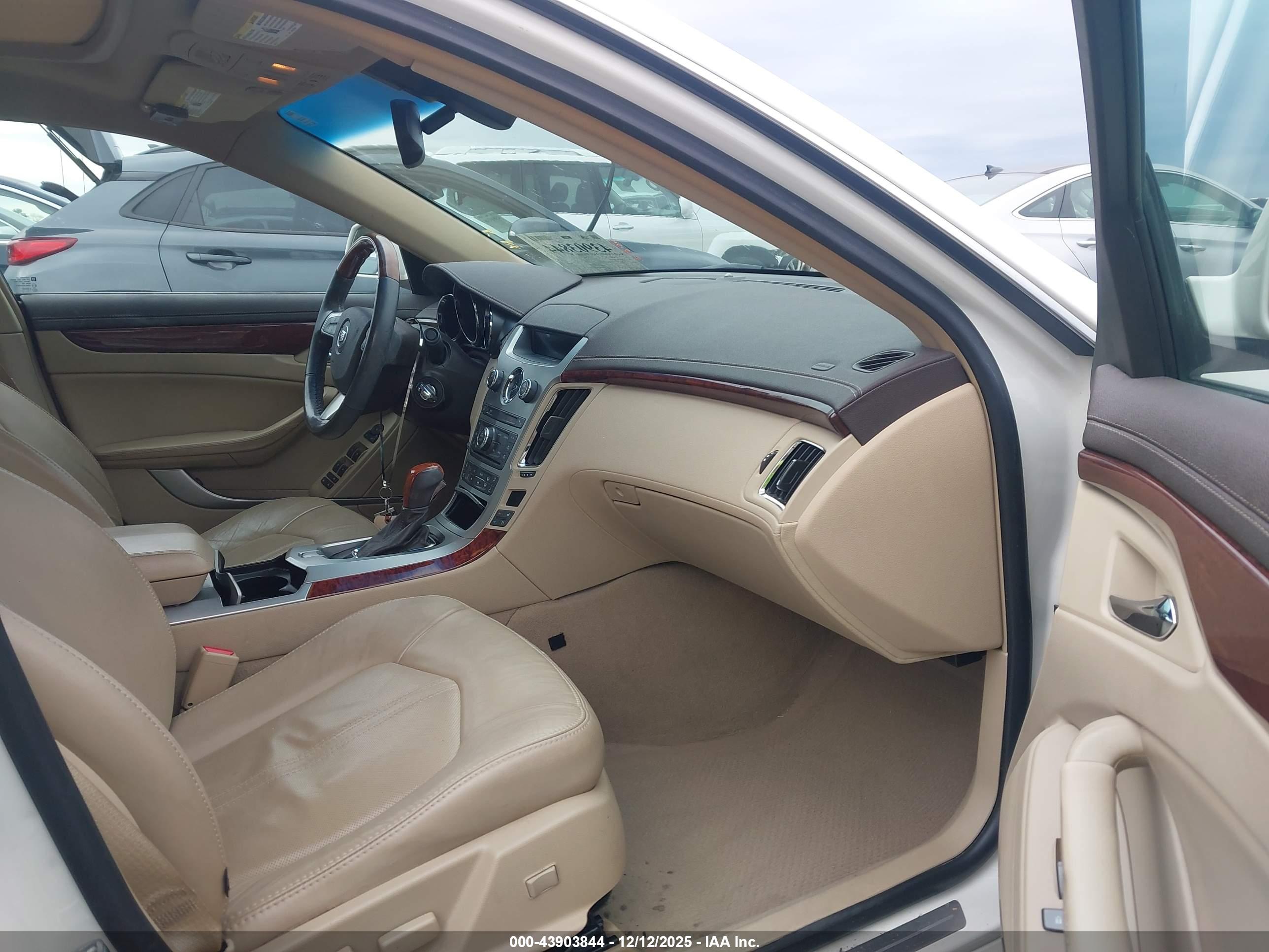 CADILLAC CTS image 5
