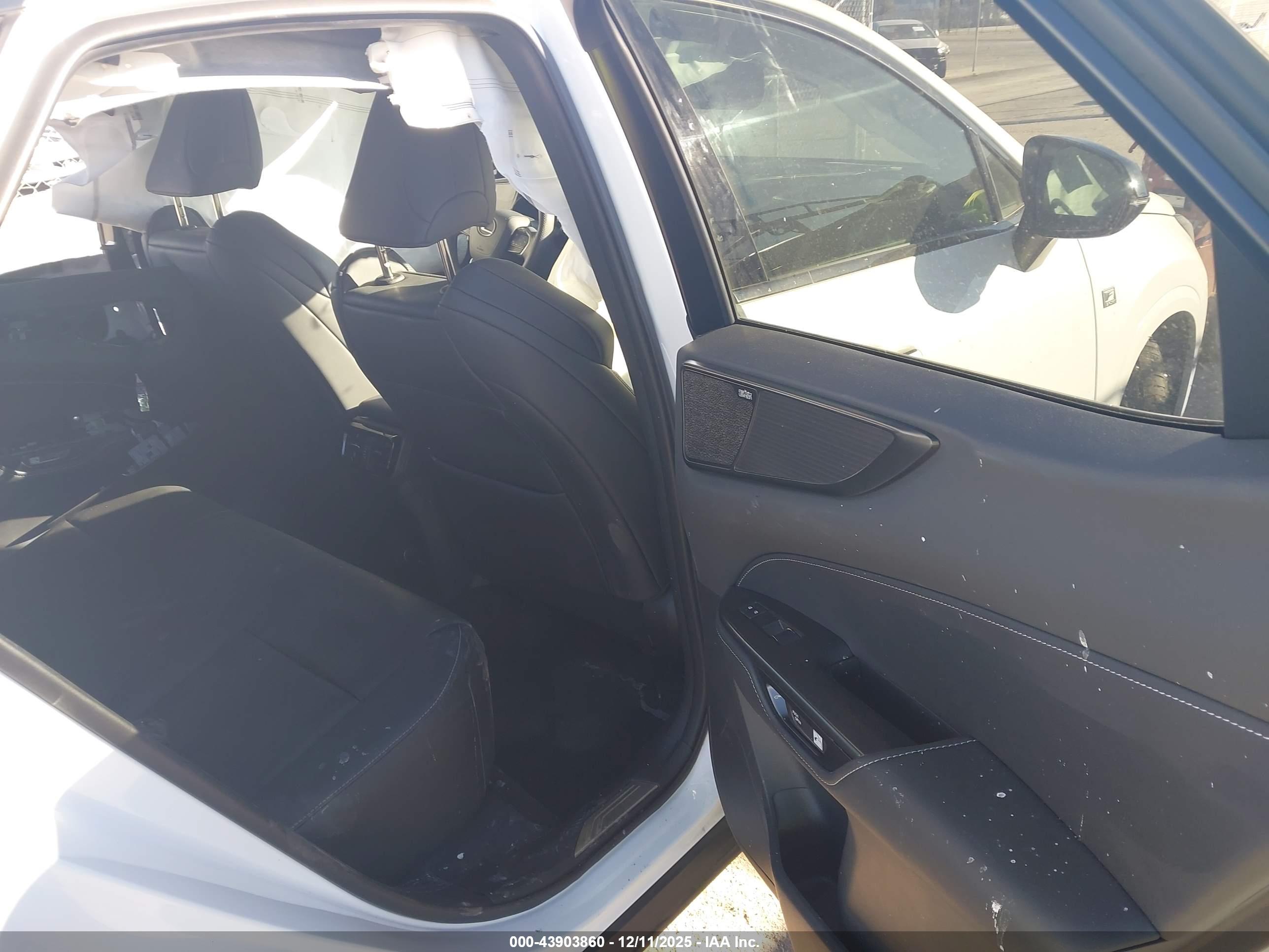 LEXUS NX image 8