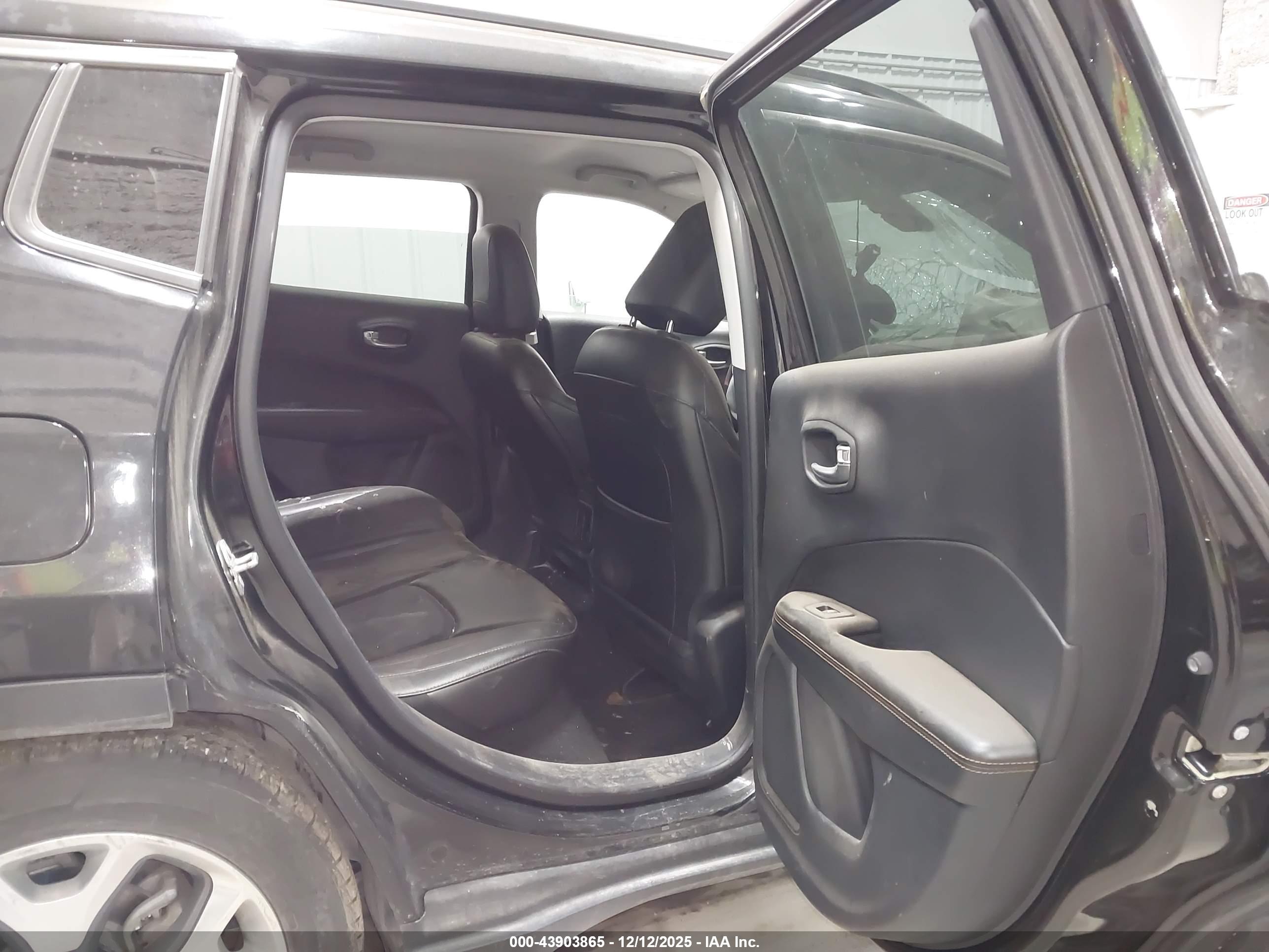 JEEP COMPASS image 8