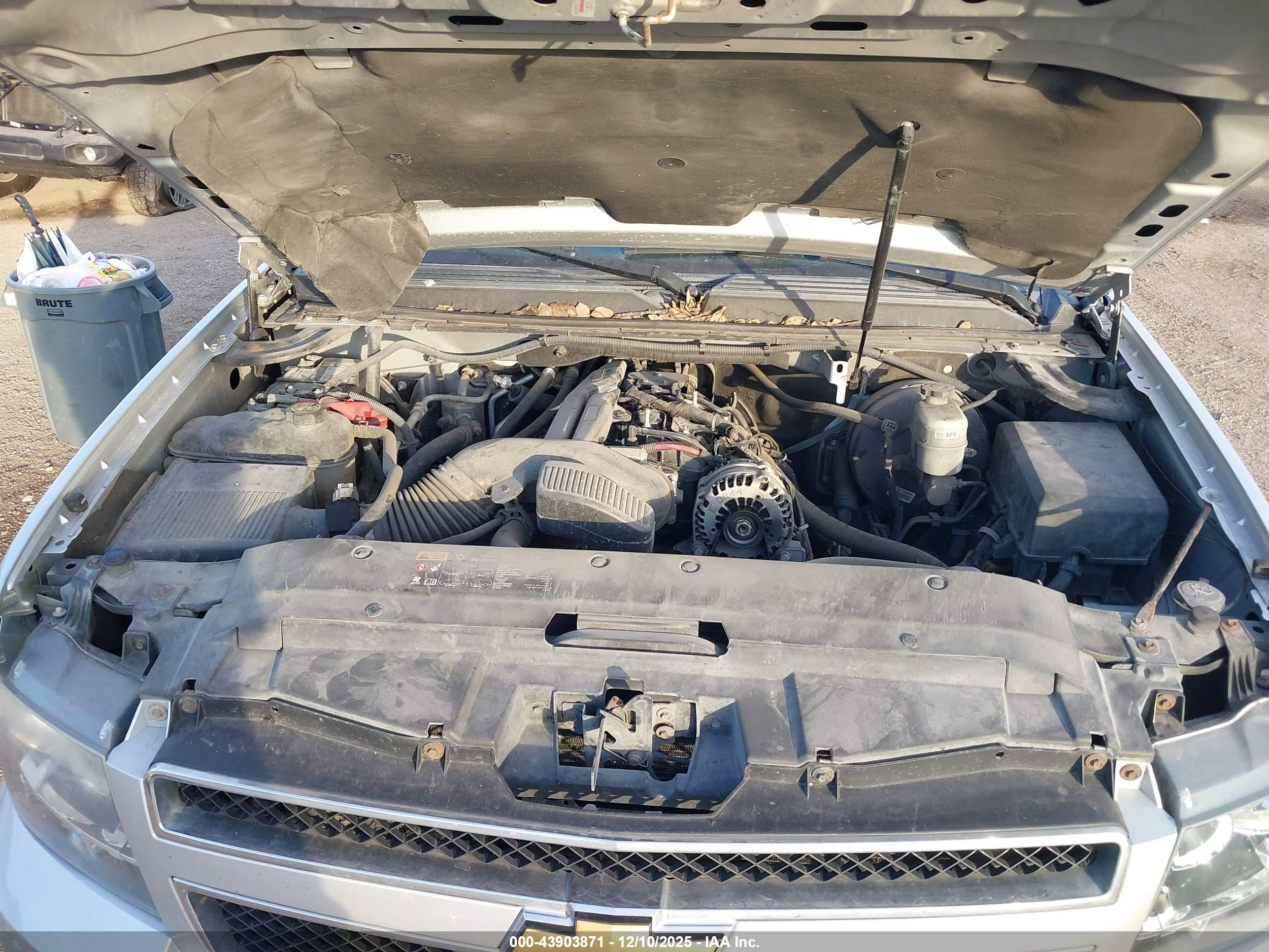 CHEVROLET TAHOE image 10