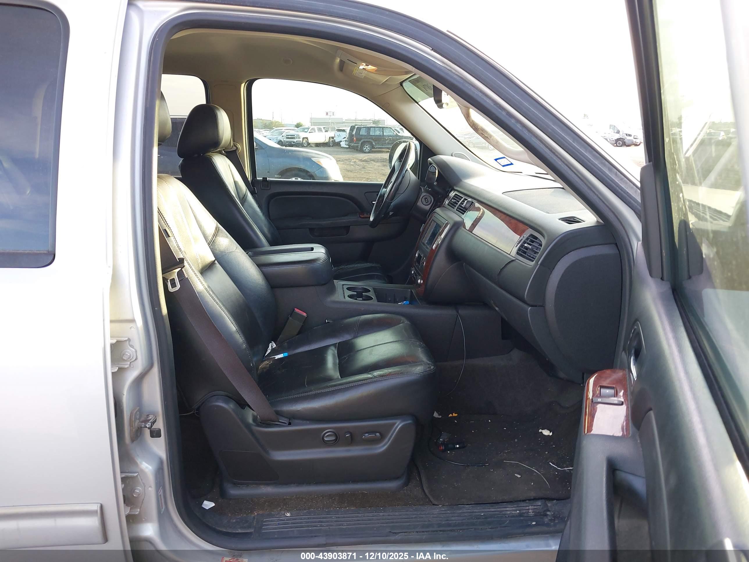 CHEVROLET TAHOE image 5