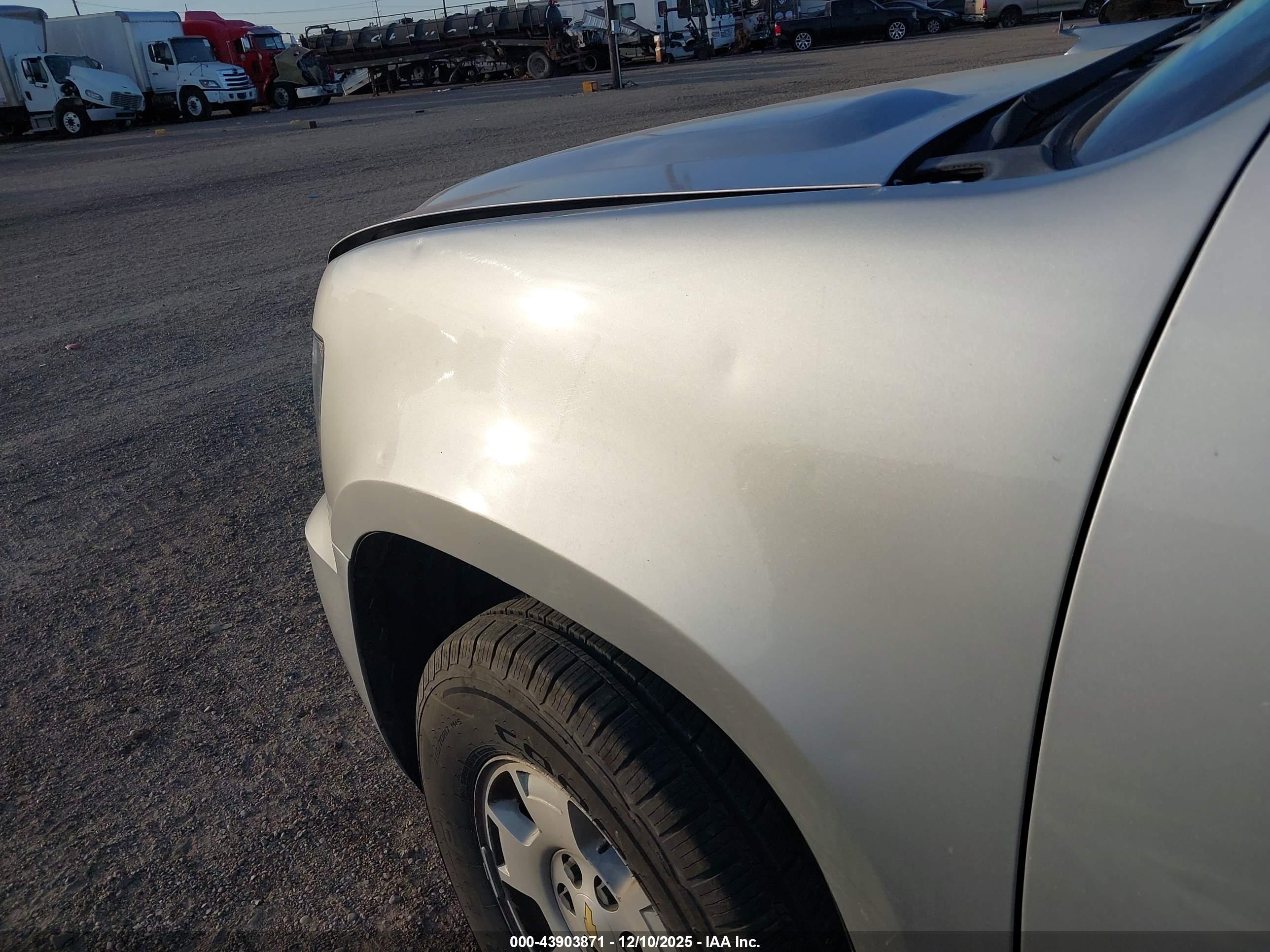 CHEVROLET TAHOE image 6