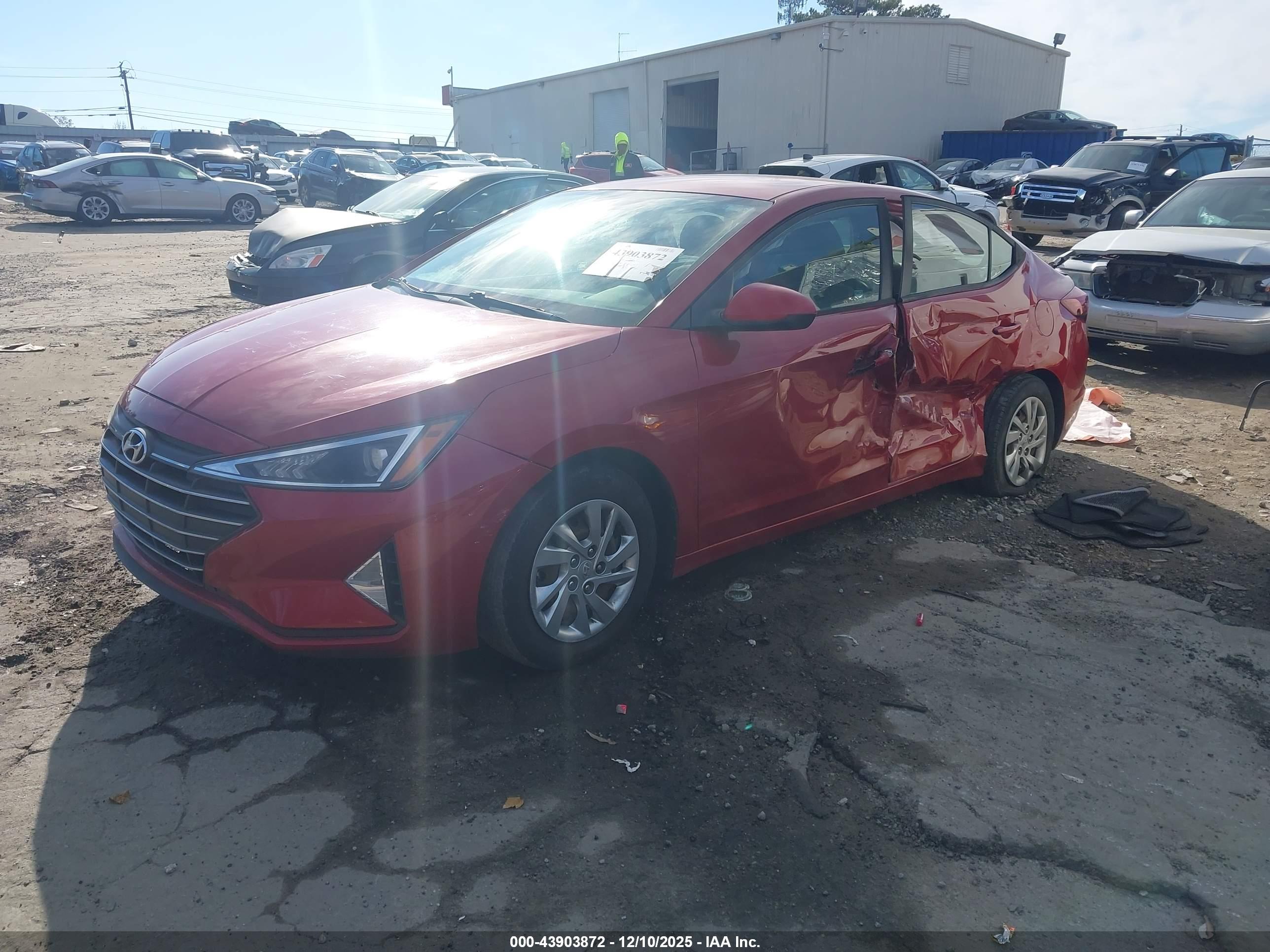 HYUNDAI ELANTRA image 2
