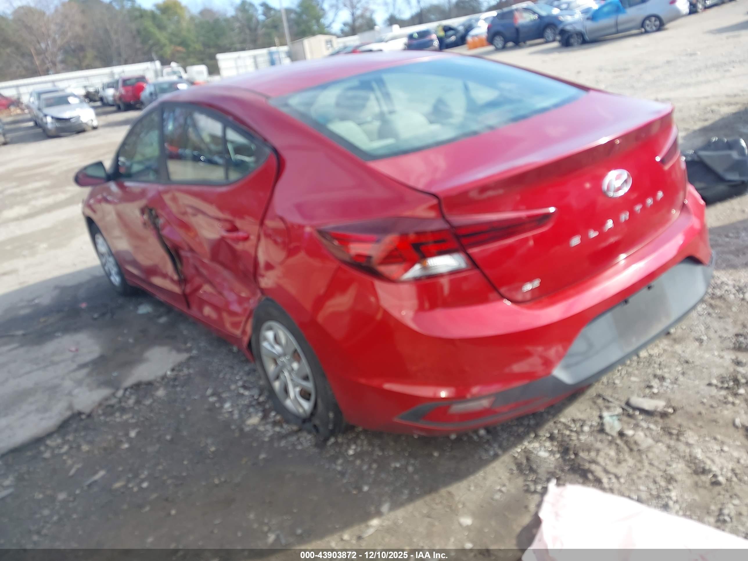 HYUNDAI ELANTRA image 3