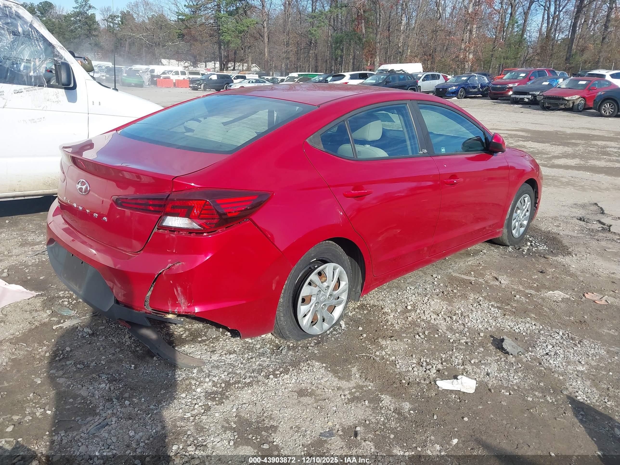 HYUNDAI ELANTRA image 4