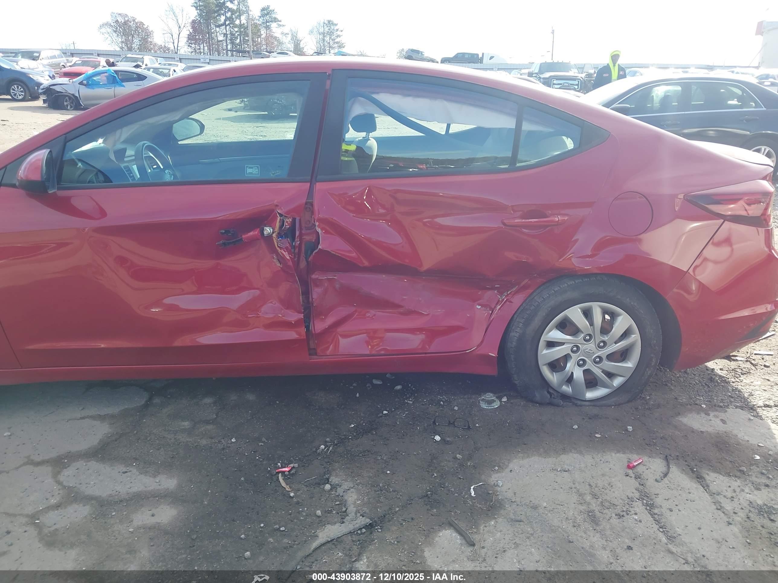 HYUNDAI ELANTRA image 6