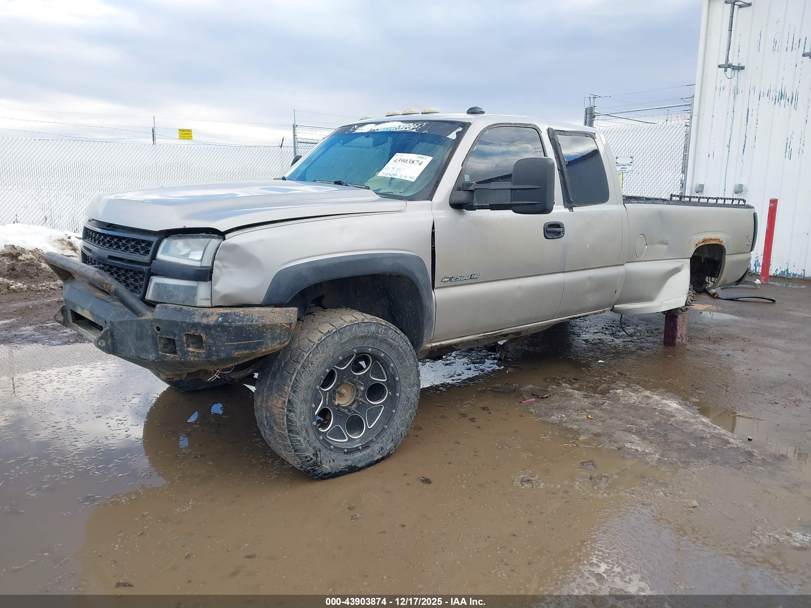 CHEVROLET SILVERADO image 2