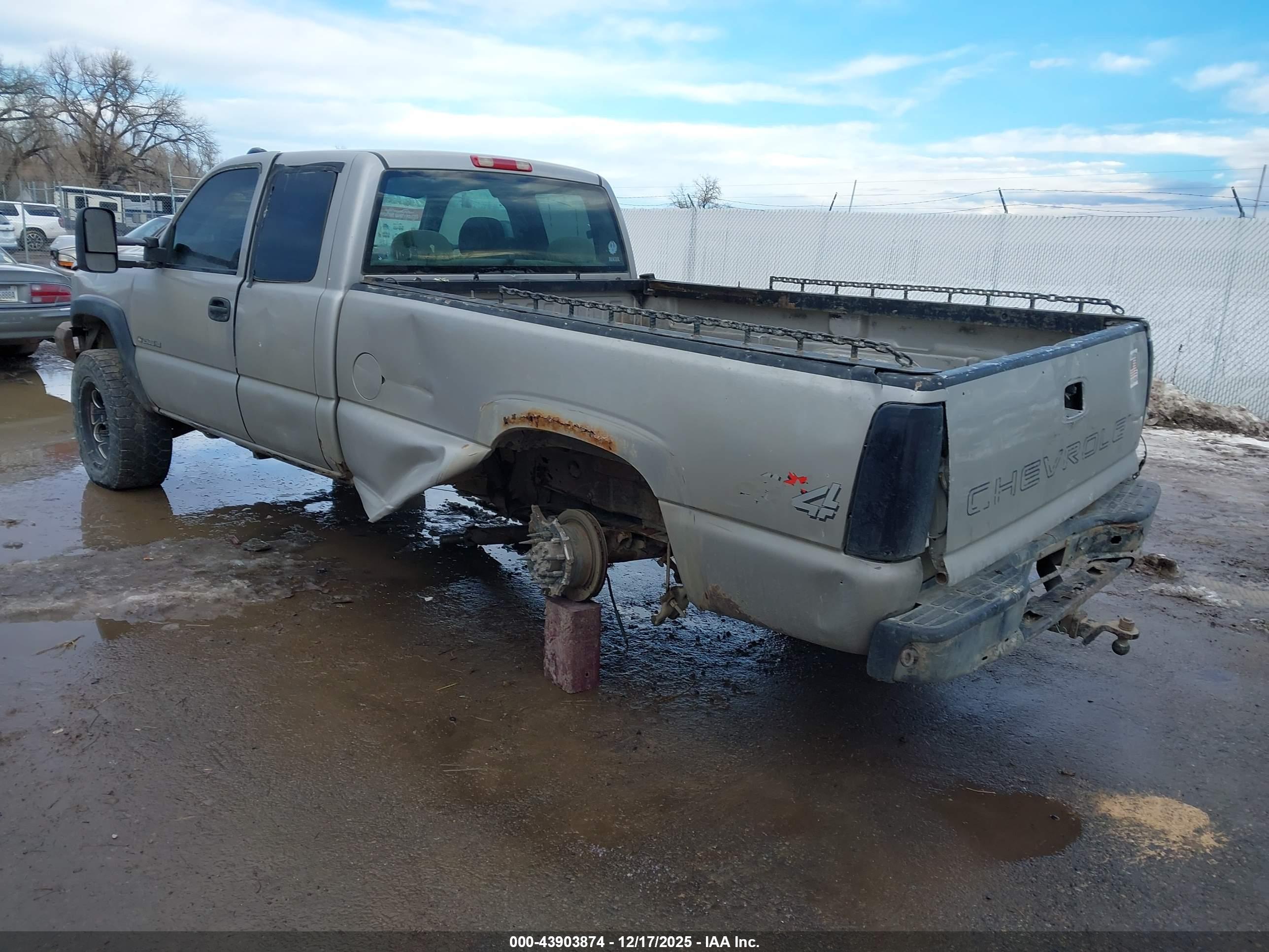 CHEVROLET SILVERADO image 3